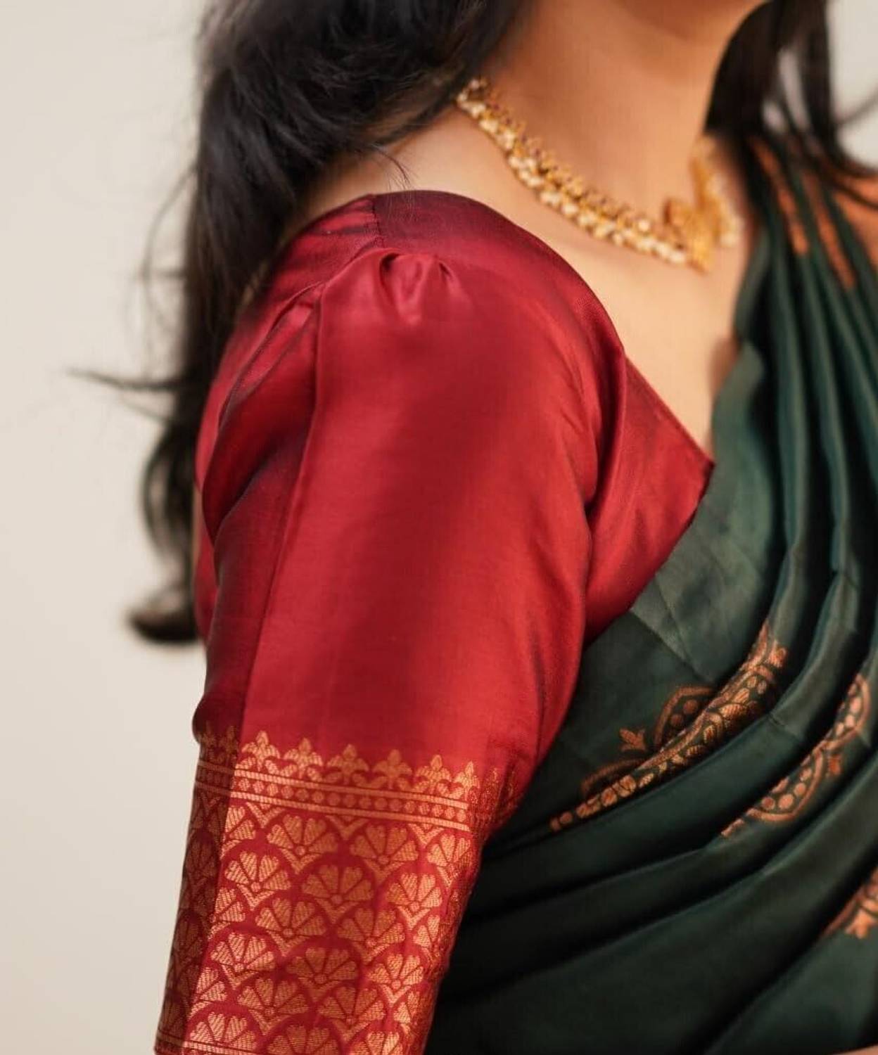 AVANTIKA FASHION Woven Kanjivaram Pure Silk, Art Silk Saree (Gree... more
