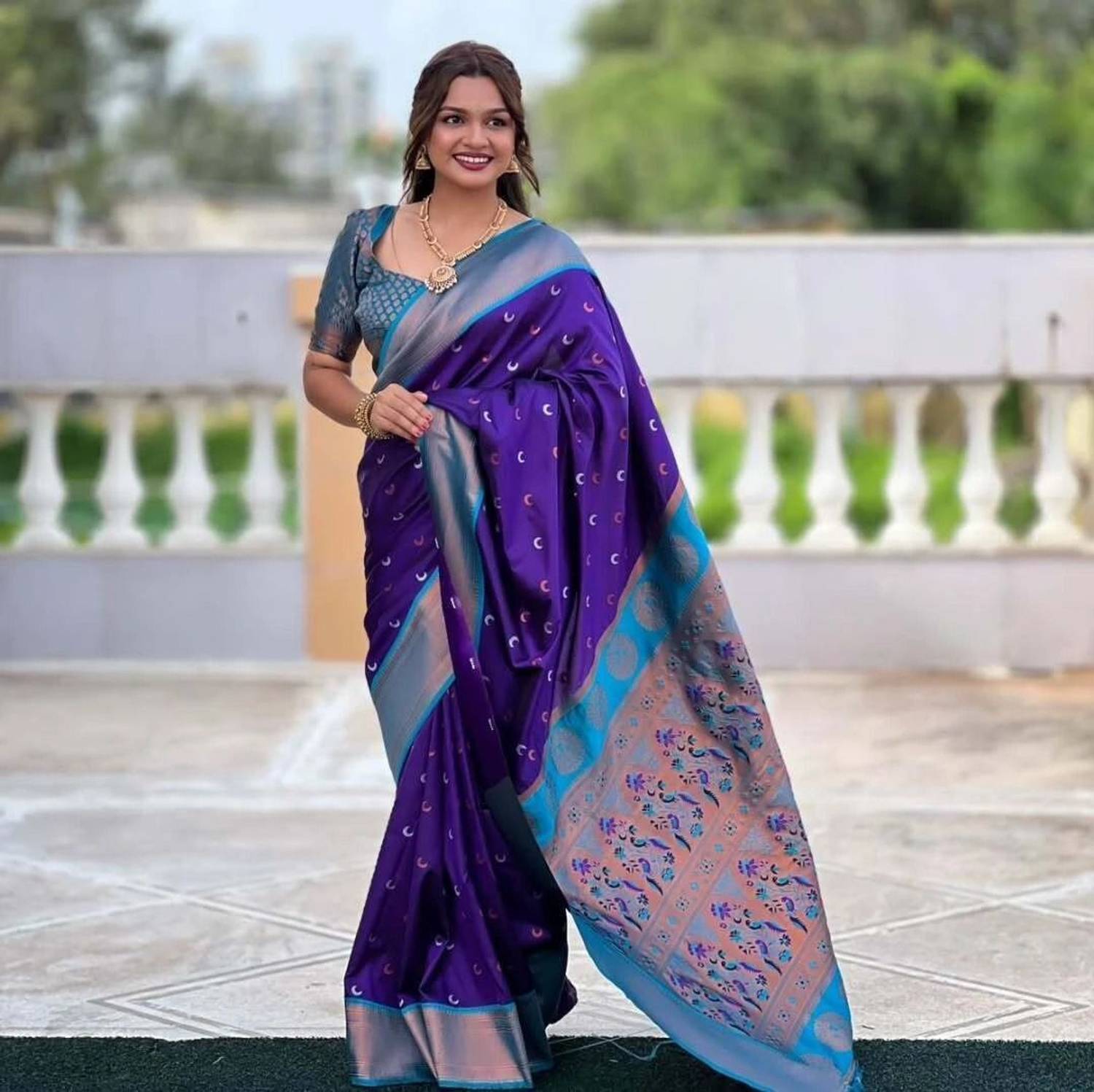AVANTIKA FASHION Woven Kanjivaram Pure Silk, Art Silk Saree (Ligh