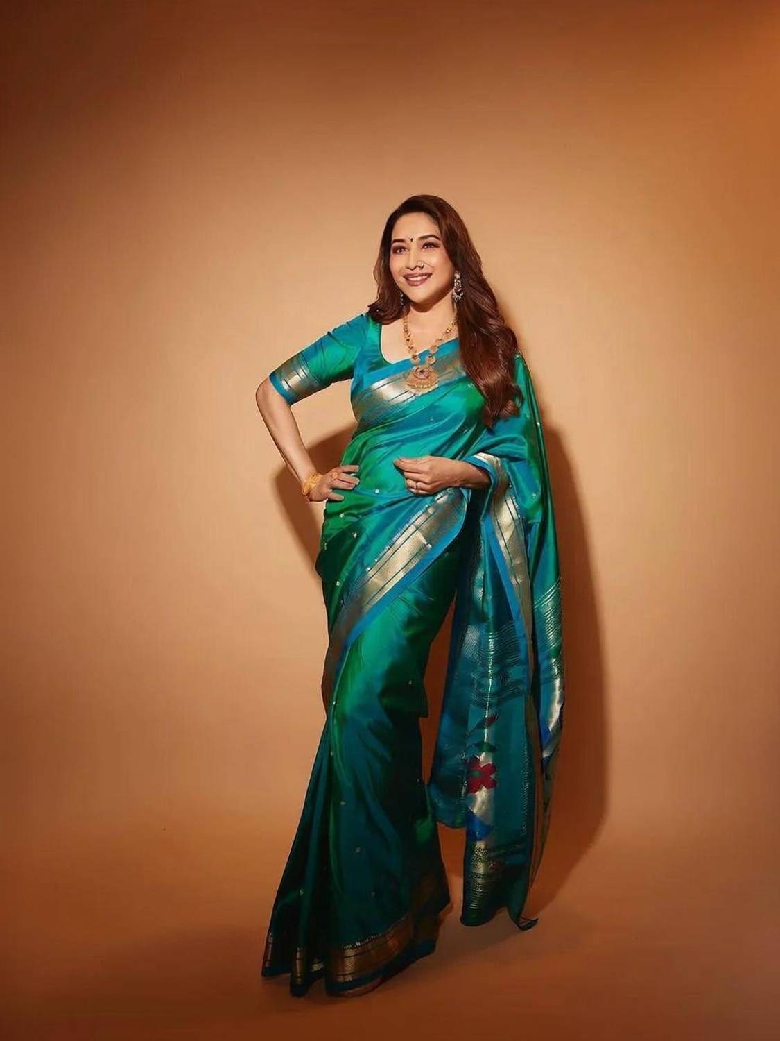 ROOP LAVANYA Woven Kanjivaram Jacquard, Cotton Silk Saree