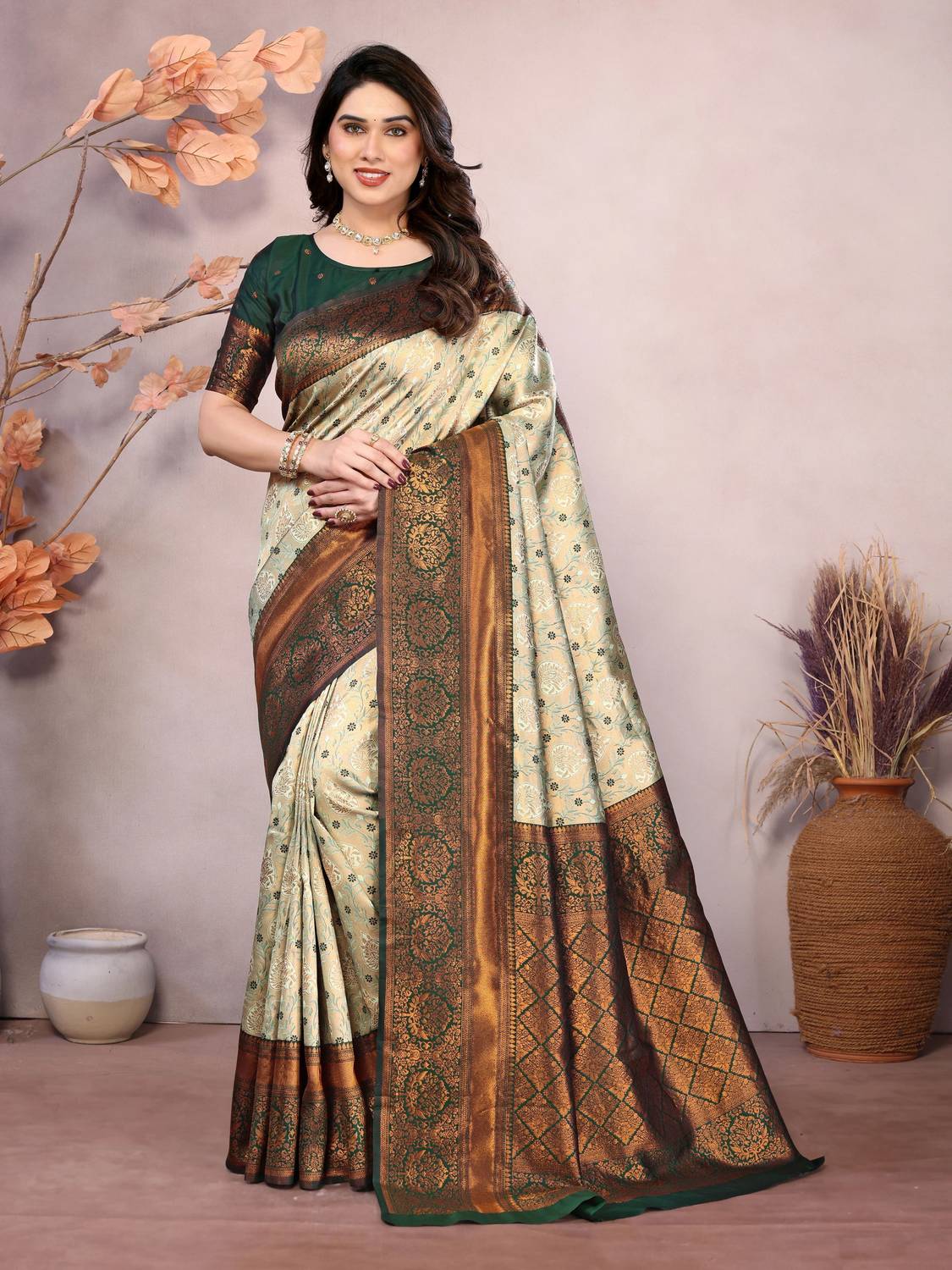 AVANTIKA FASHION Woven Kanjivaram Pure Silk, Art Silk Saree (Ligh