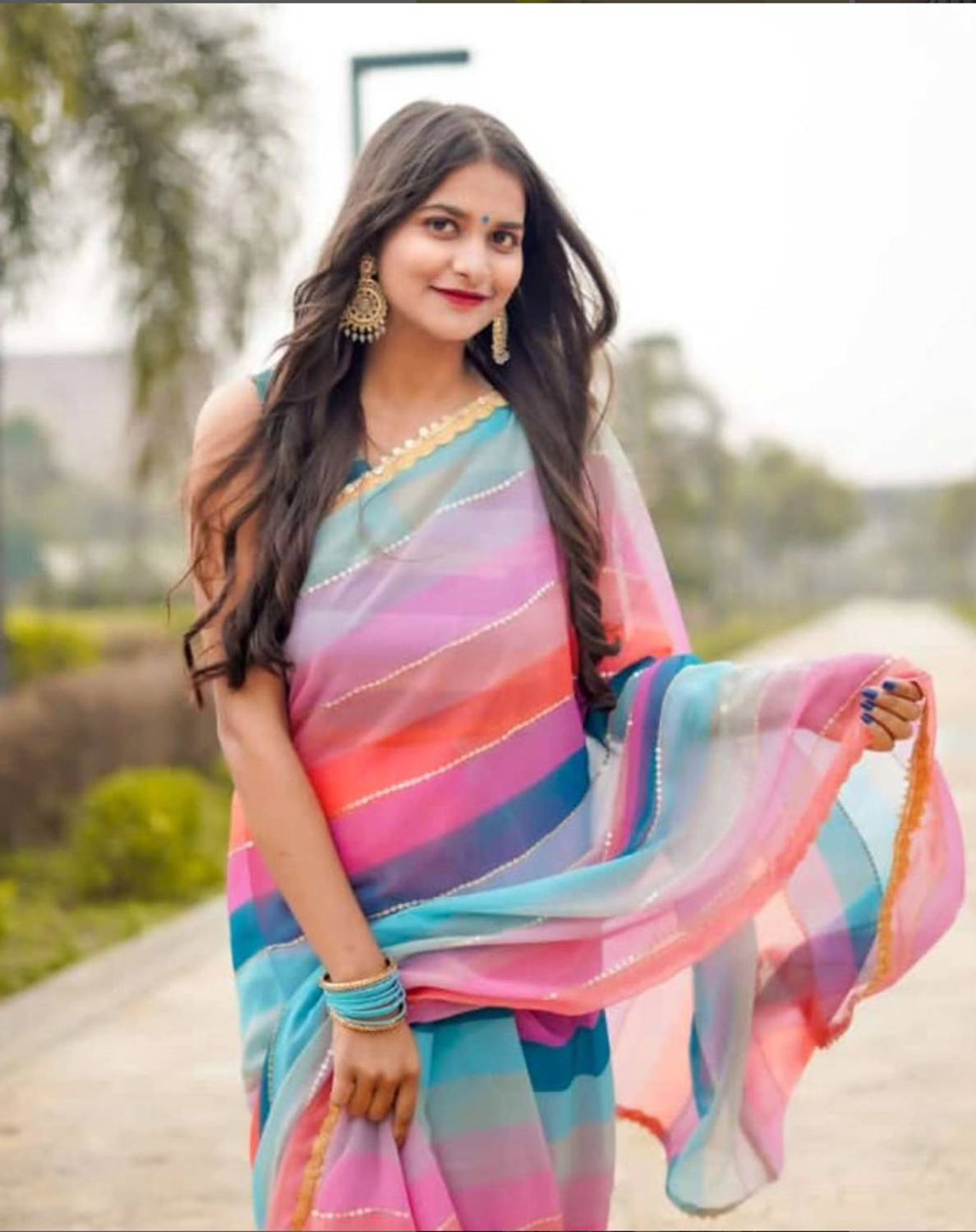 GAVUBAA Floral Print Bollywood Georgette Saree (Multicolor)