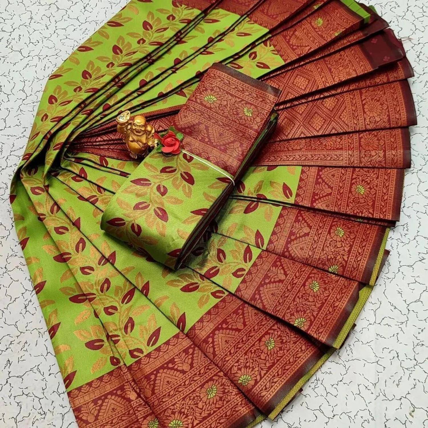AVANTIKA FASHION Woven Kanjivaram Pure Silk, Art Silk Saree
