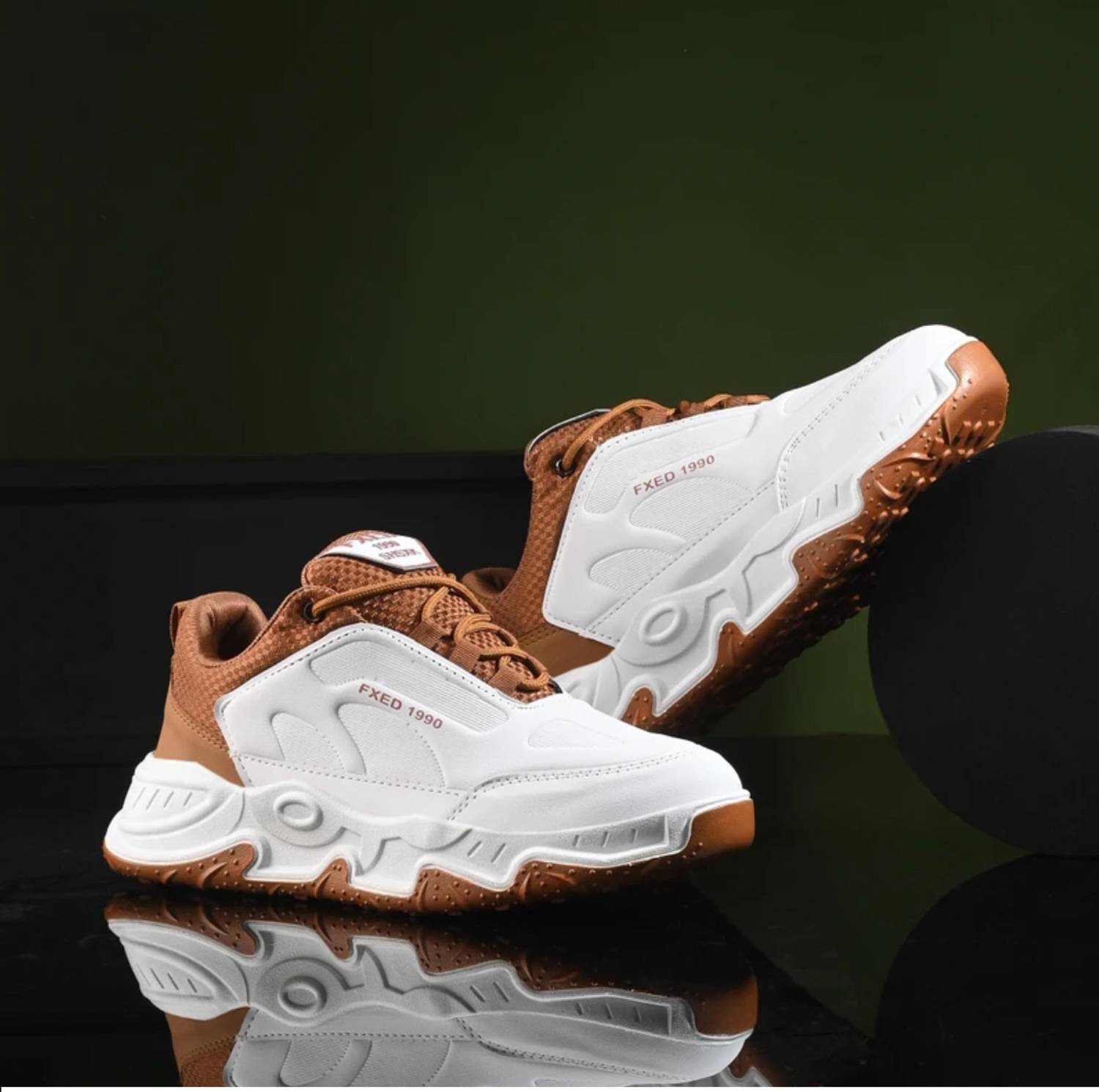 RODDICK SHOES Men's White Sneakers - Image 2