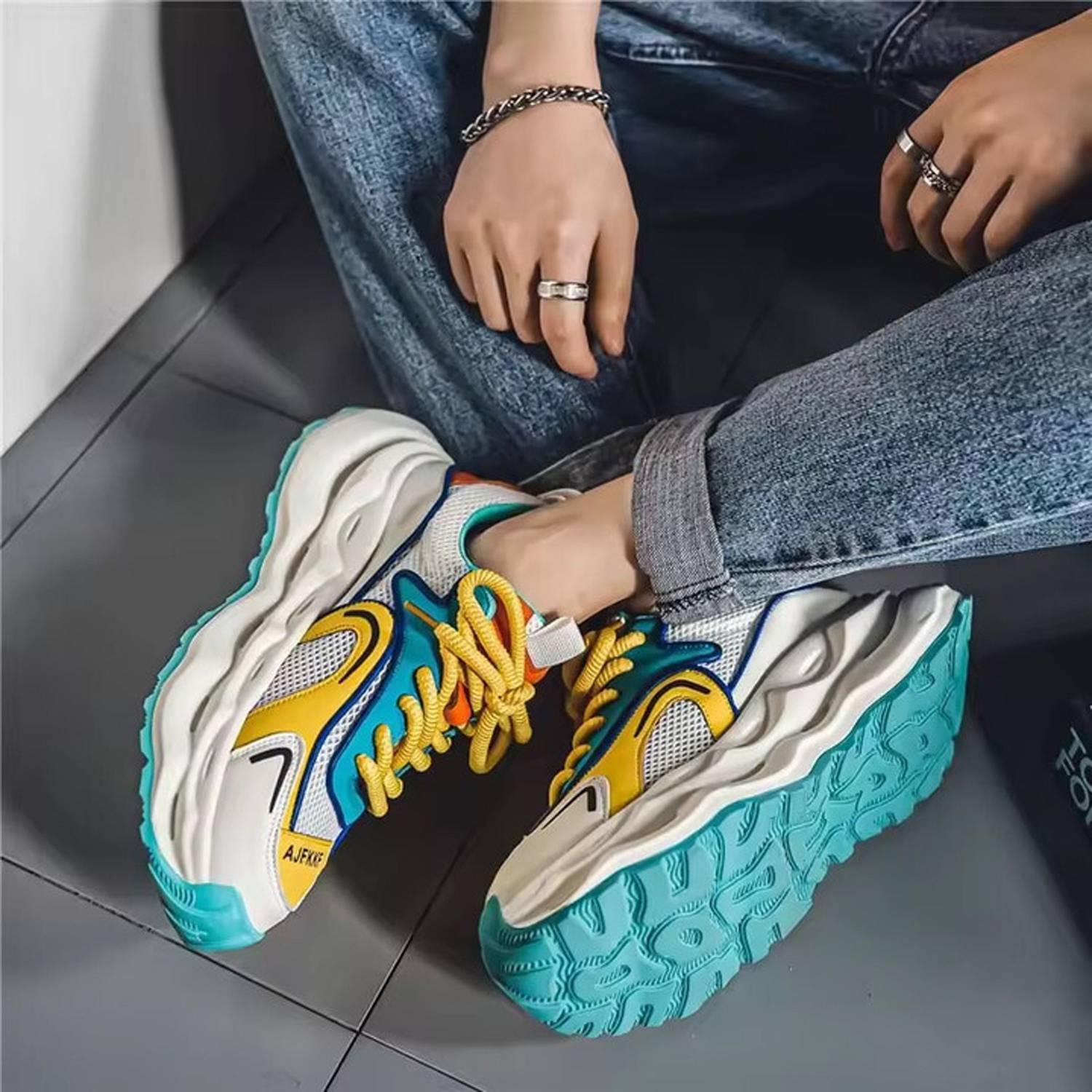 Layasa Men's White Sneakers - Image 3