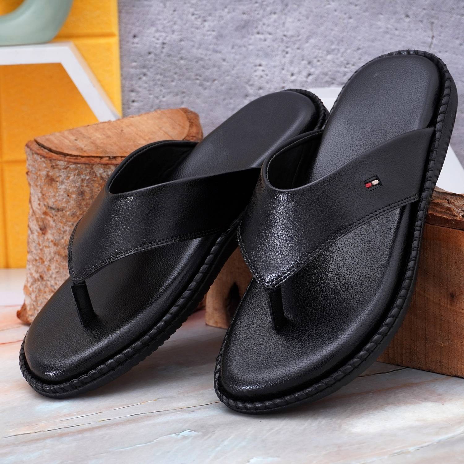 BANYY Men Black Flip Flops - Image 1