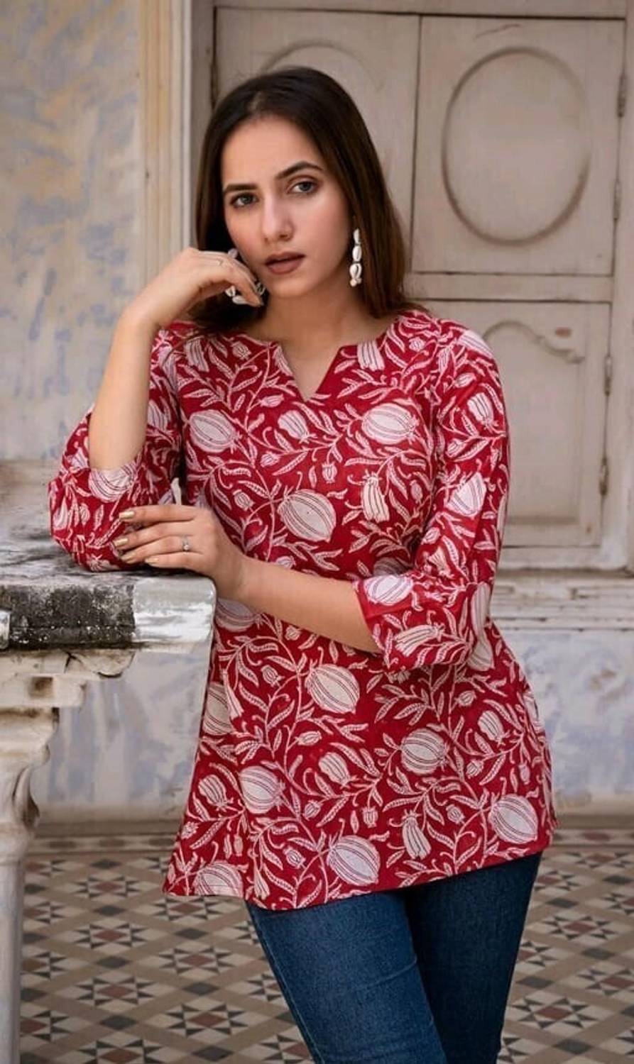 Mialo fashion Women Printed Viscose Rayon Straight Kurta (Red)