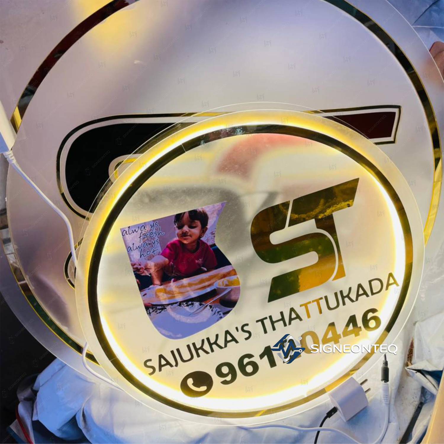 SIGNEONTEQ Custom Round Acrylic LED Logo Glow Board 45x45 cm Reta