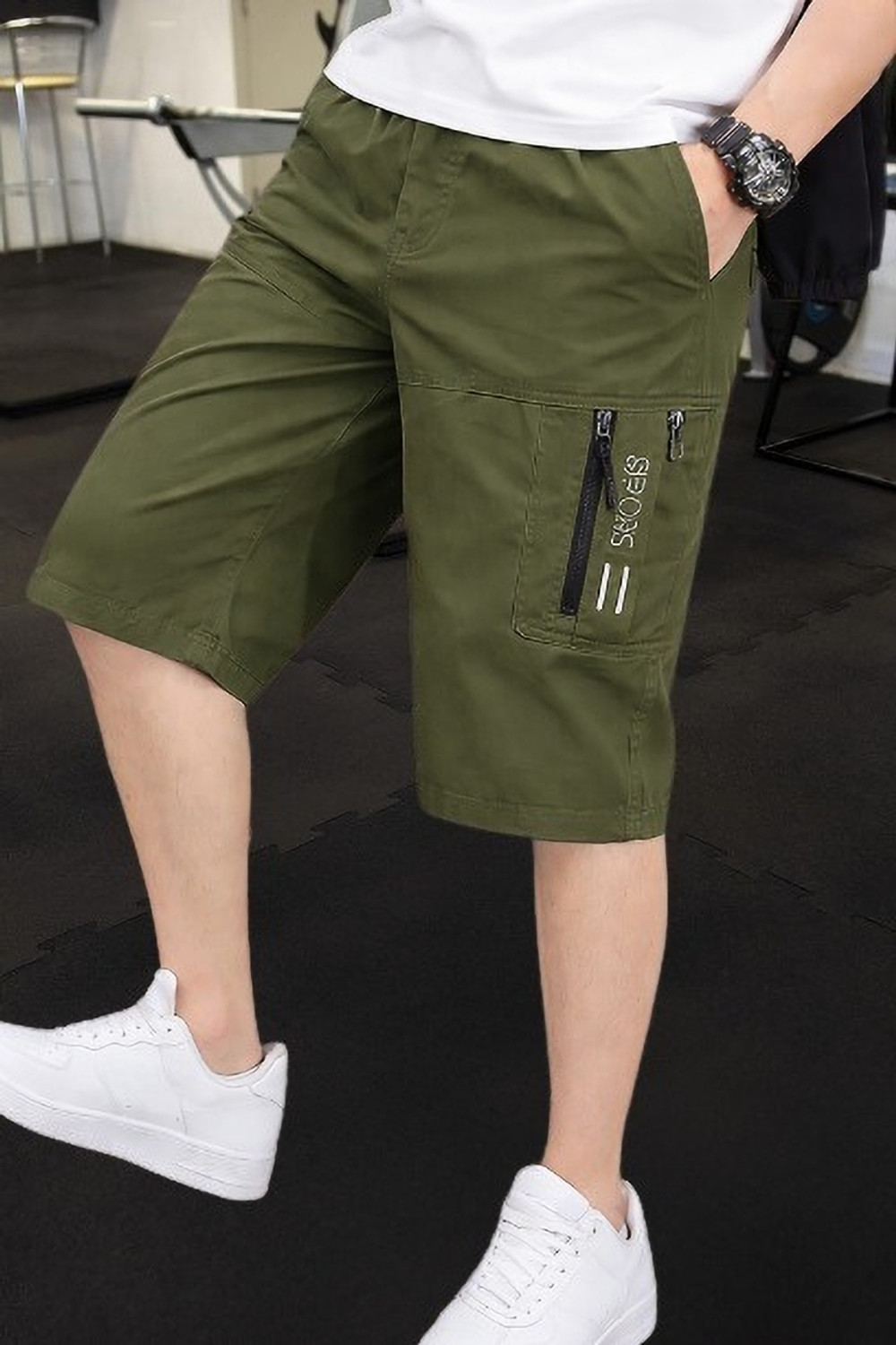 Image of TYRELL Solid Men Green Cargo Shorts