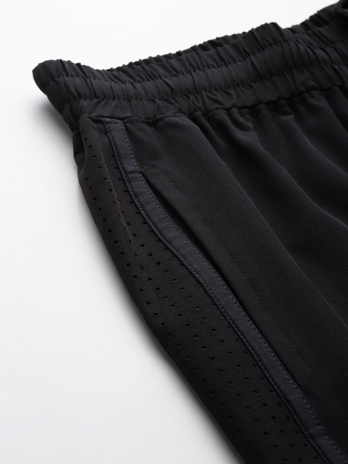 Image of HRX by Hrithik Roshan Solid Men Black Regular Shorts