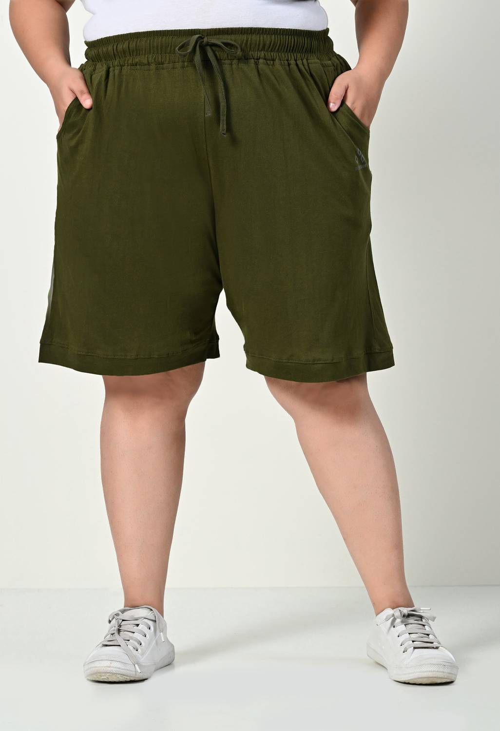 Alza Solid Women Green Regular Shorts