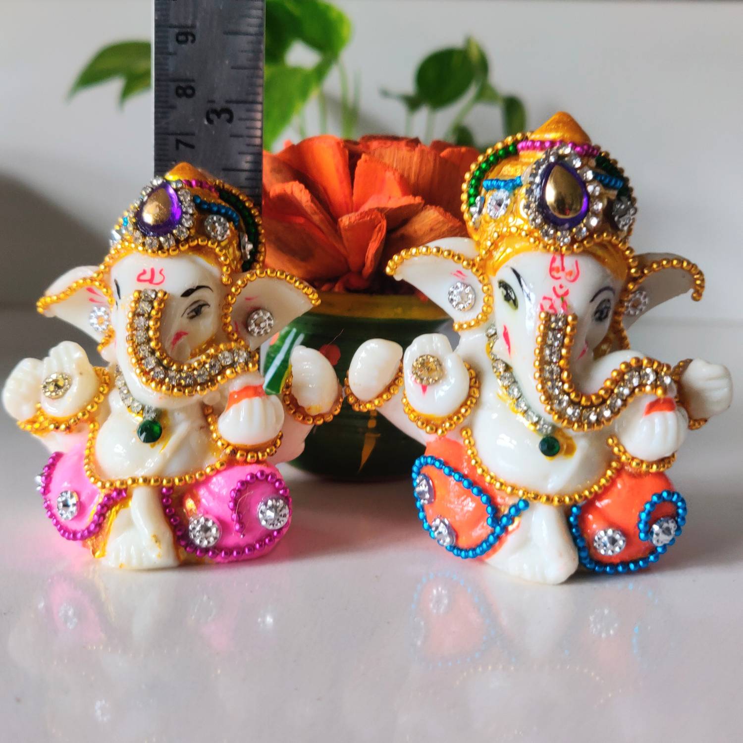 breeze handicrafts Lord Ganesh idol for gift Ganpati statue for car Decorative Showpiece - 7 cm