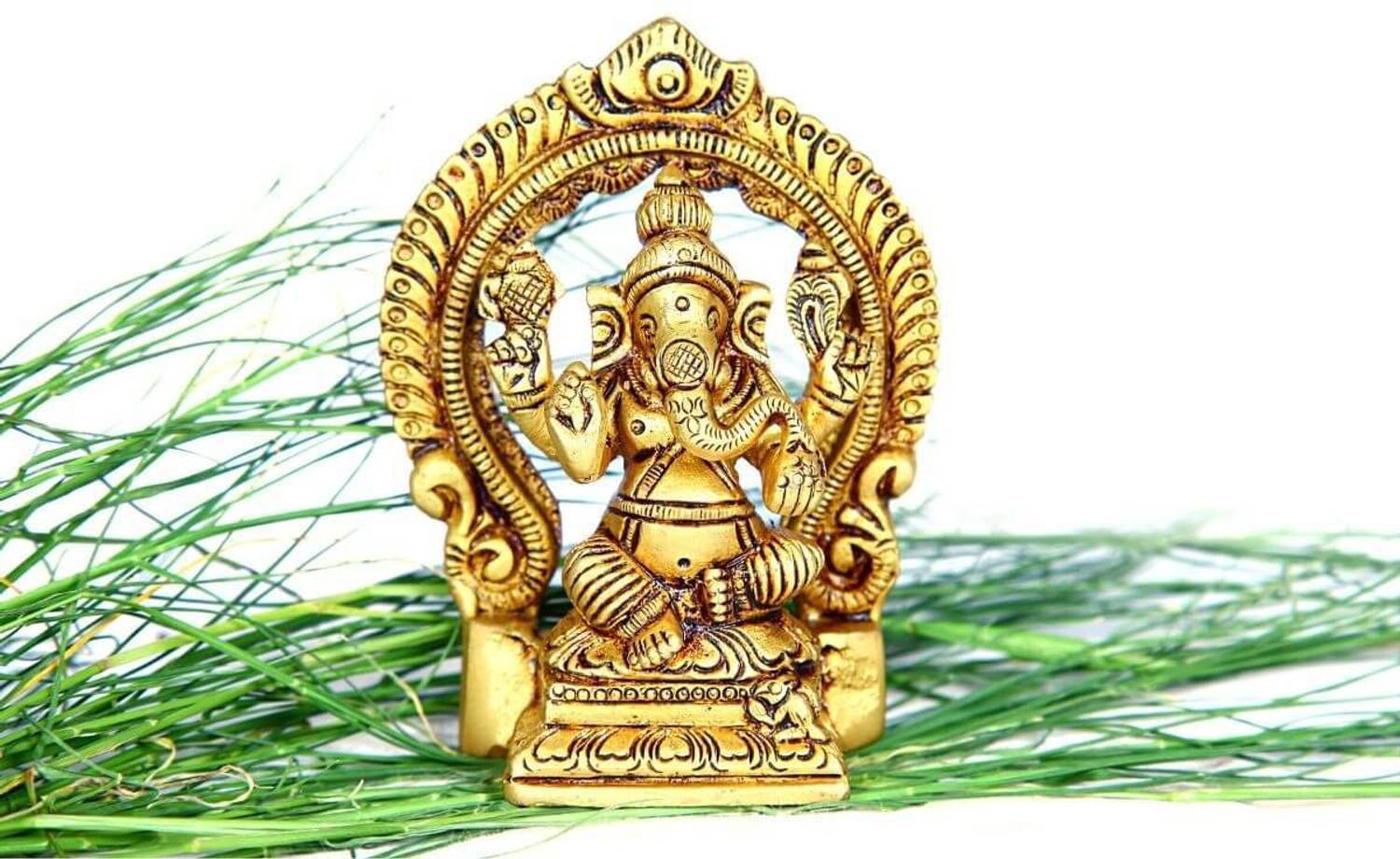 aalayam selveer Ganesh Brass Idol With Arch|Ganapathi Statue|Ganapati Brass Idol|Pillayar Silai Decorative Showpiece  -  9 cm