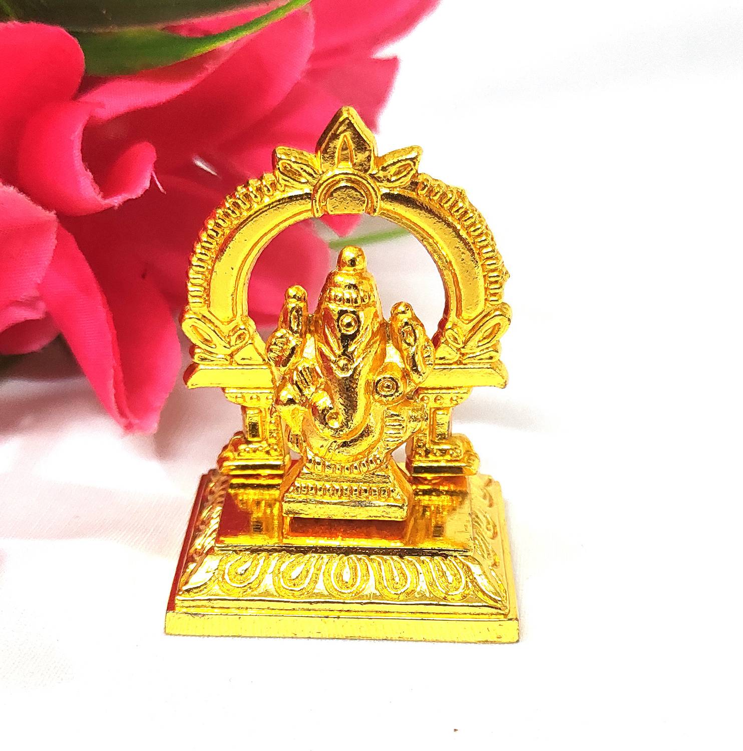 samukkaras fashions Gold Plated Vinayagar Statue for Car Dashboard / Ganesha Idol for Car Decorative Showpiece - 6 cm