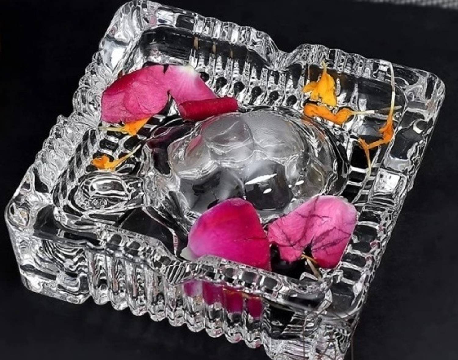 AHUJA ENTERPRISES Fengshui Vastu crystal glass Tortoise/ Turtle/ Kachua with sqare plate Decorative Showpiece  -  3 cm