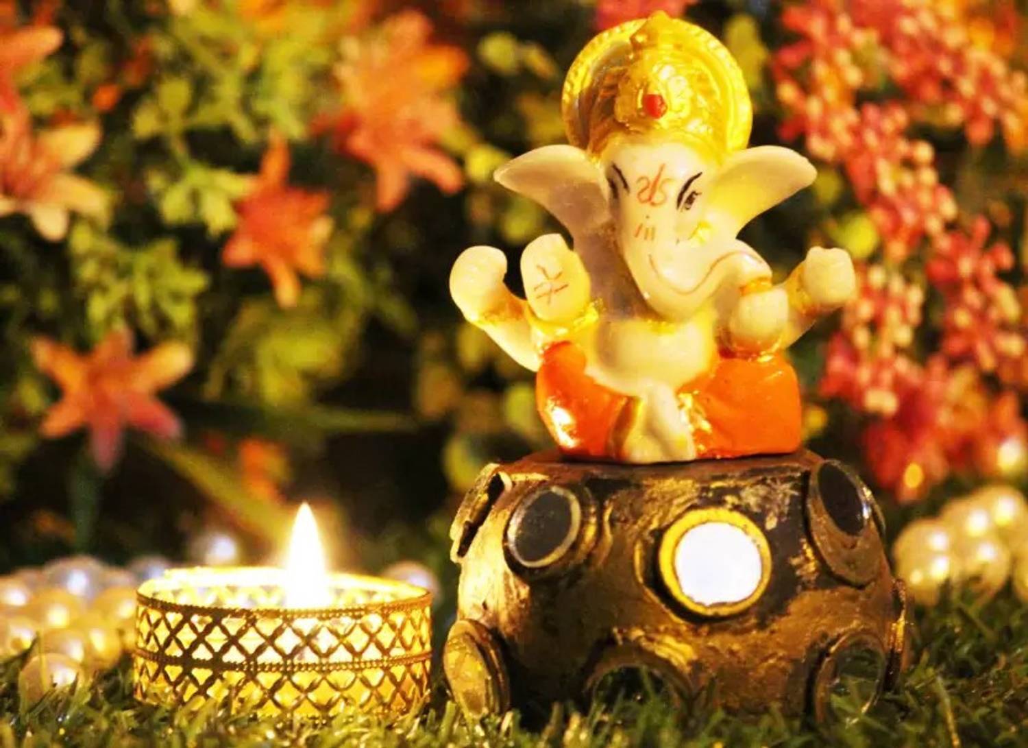 DARIDRA BHANJAN Lord Ganesh Ganesha Ganpati Car Dashboard ganesh Laxmi idol showpiece Decorative Showpiece - 8 cm