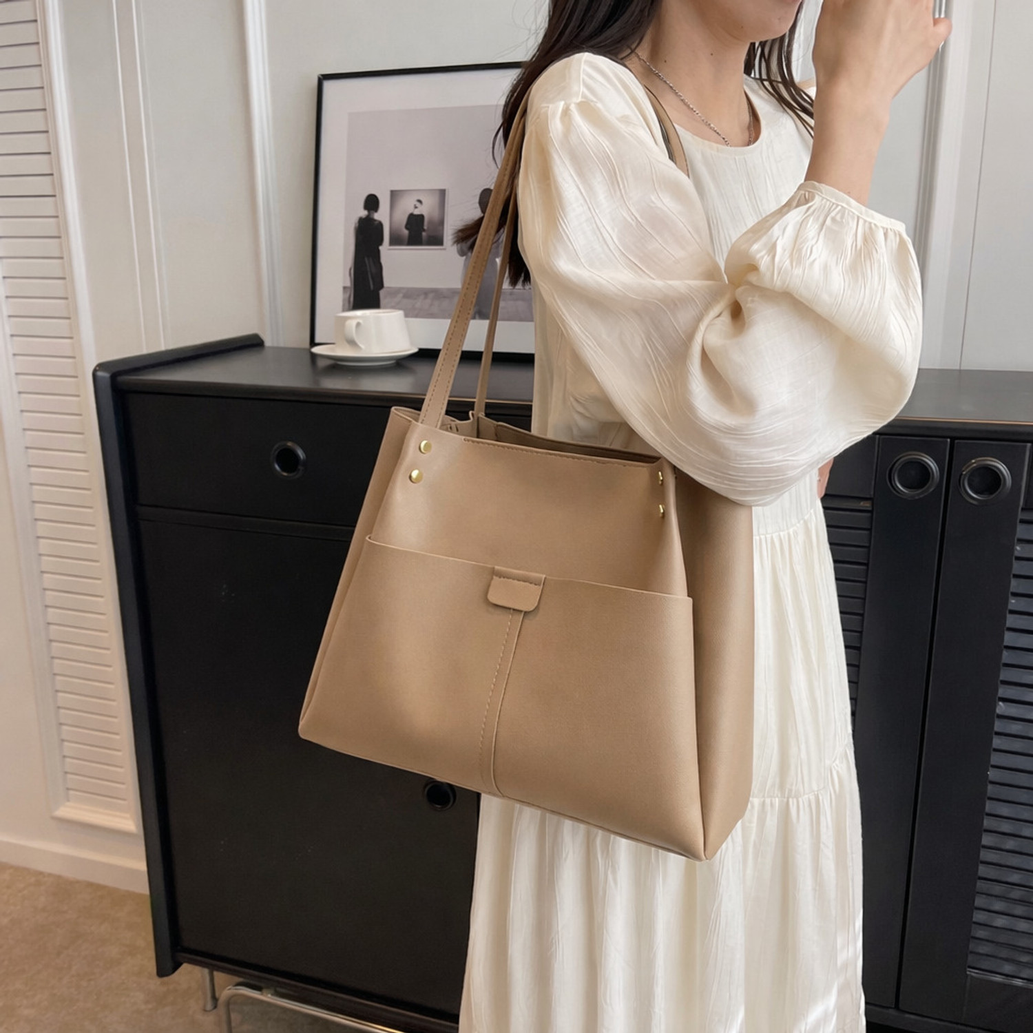 Image of Heavens Hike Beige Messenger Bag F POCKET TOTE BEIGE
