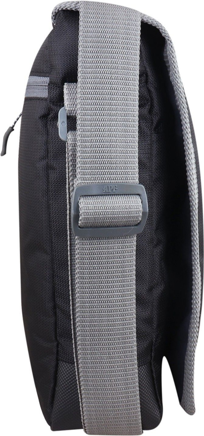 Image of pocket bazar Black Sling Bag LPB215