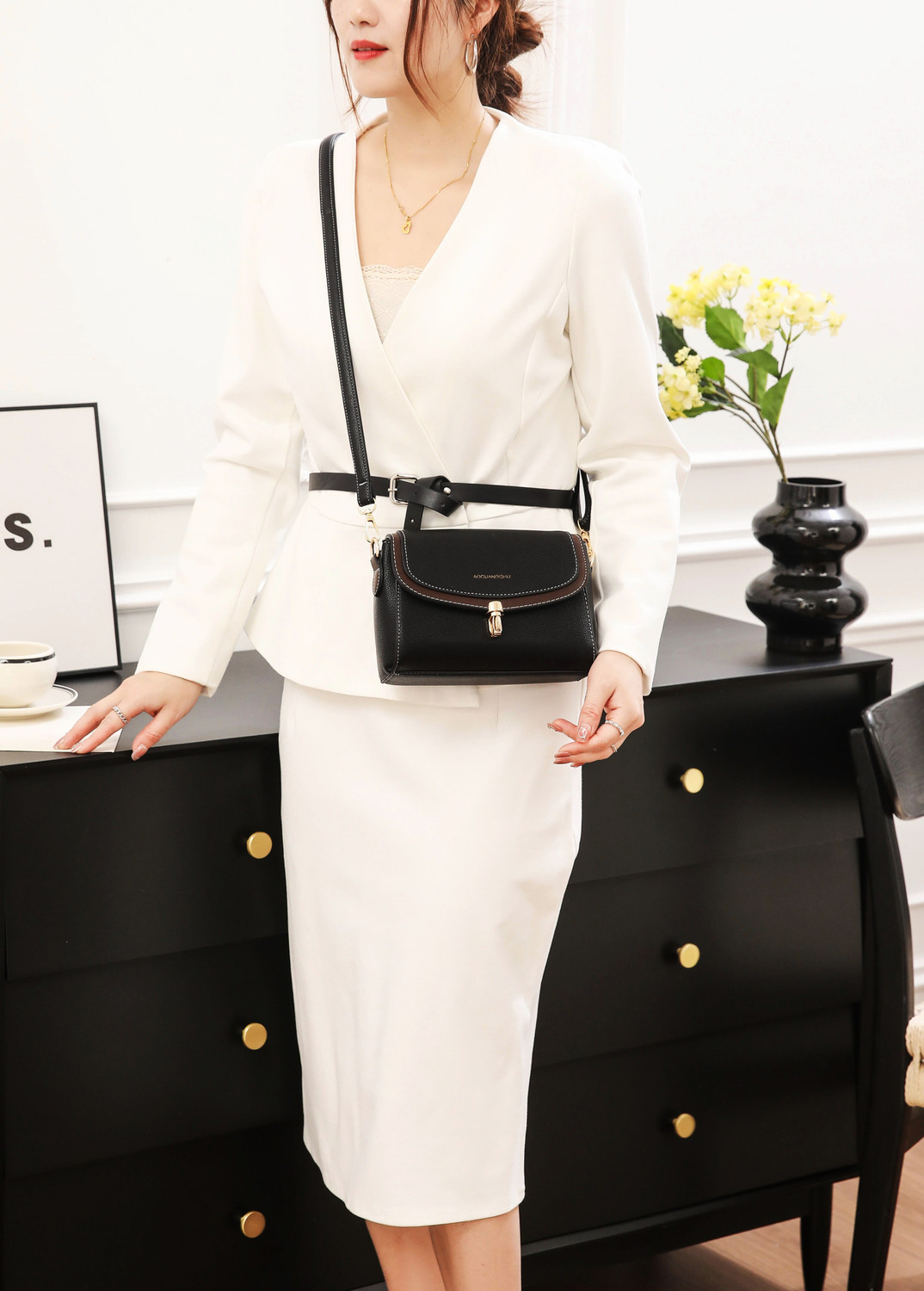 Image of Diva Dale Black Sling Bag Stylish Trendy Premium Party-Wear Casual