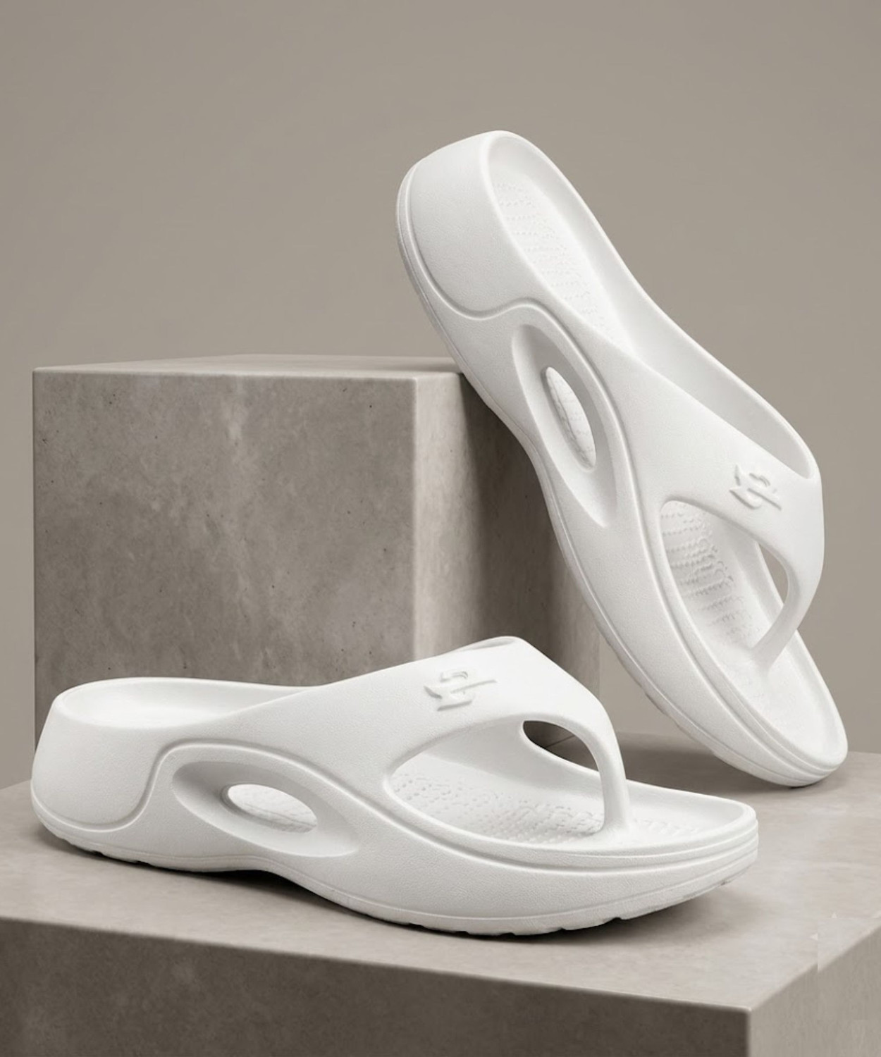 Image of Footwin Men Flip Flops (White, 9)