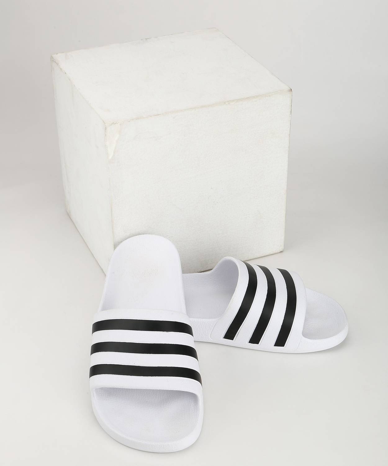 ADIDAS Unisex ADILETTE AQUA Slides Green - Image 1