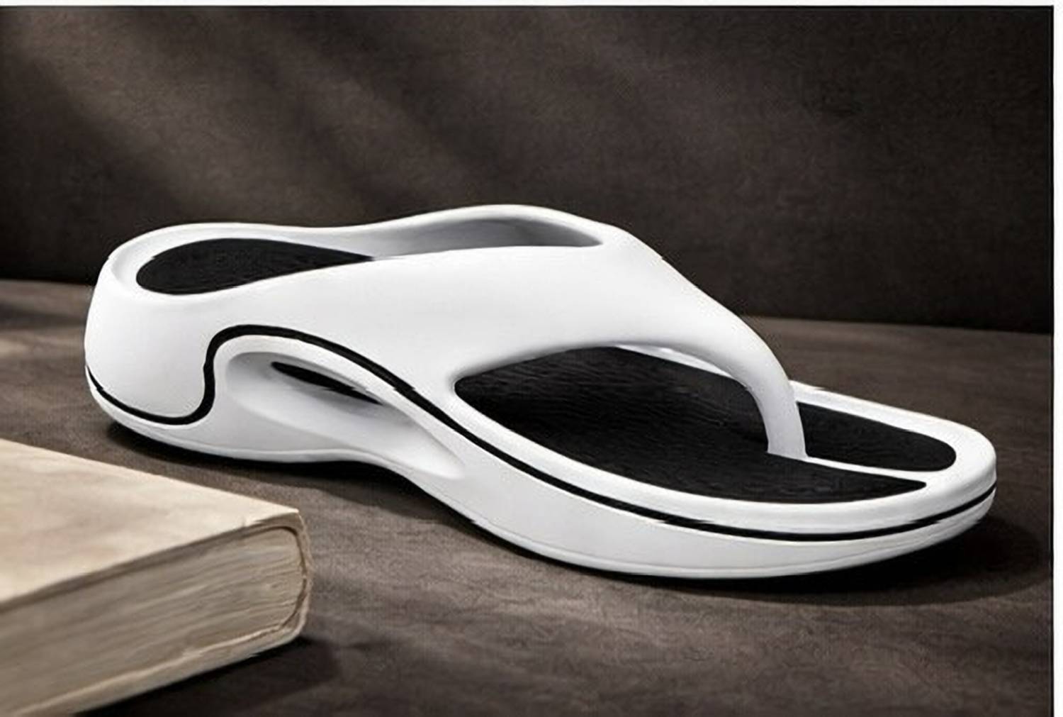 VOOLIO Men White Flip Flops - Image 1