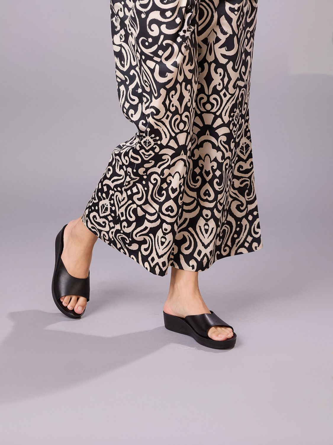 aerowalk Women Slippers