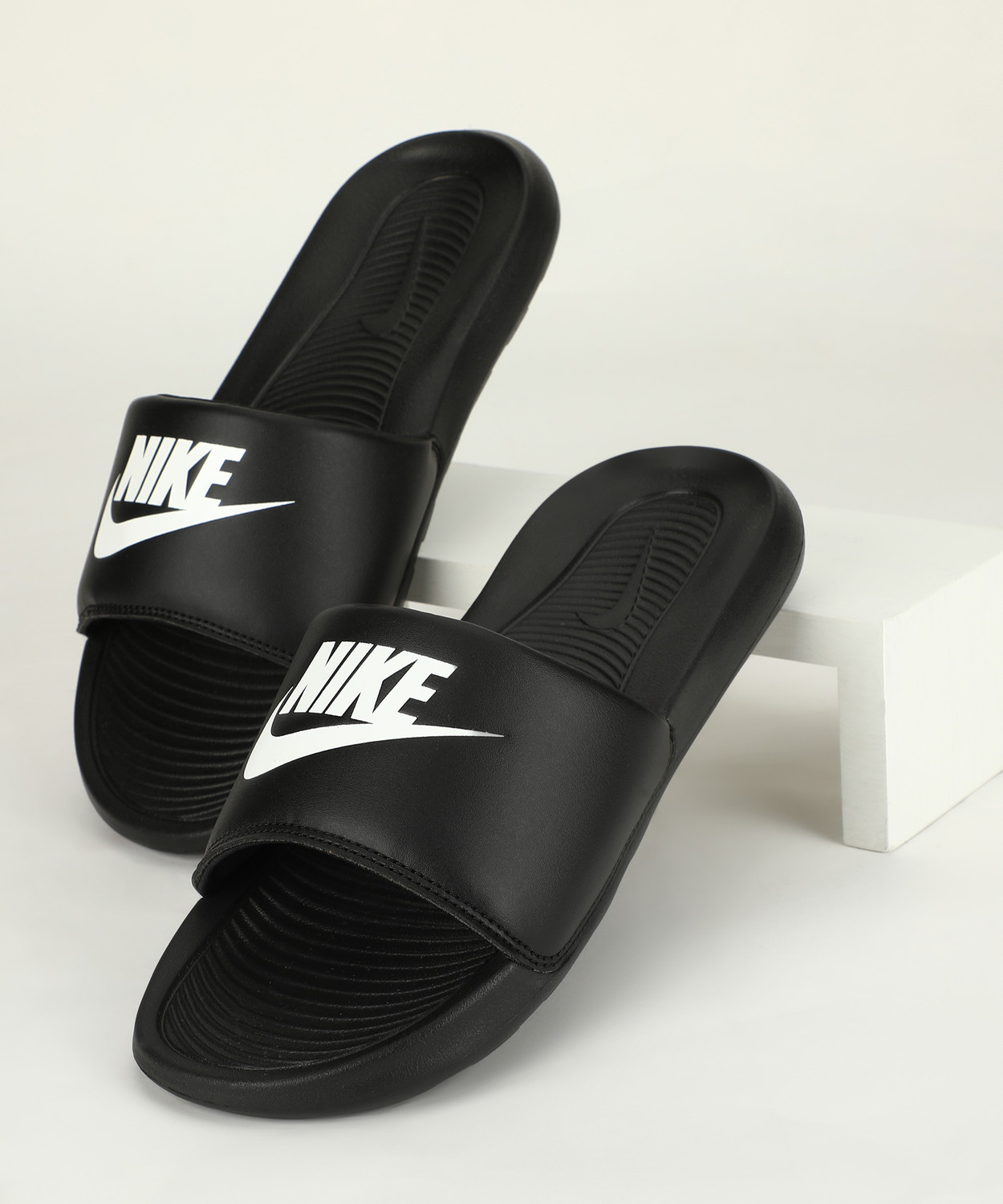 nike slippers victori one