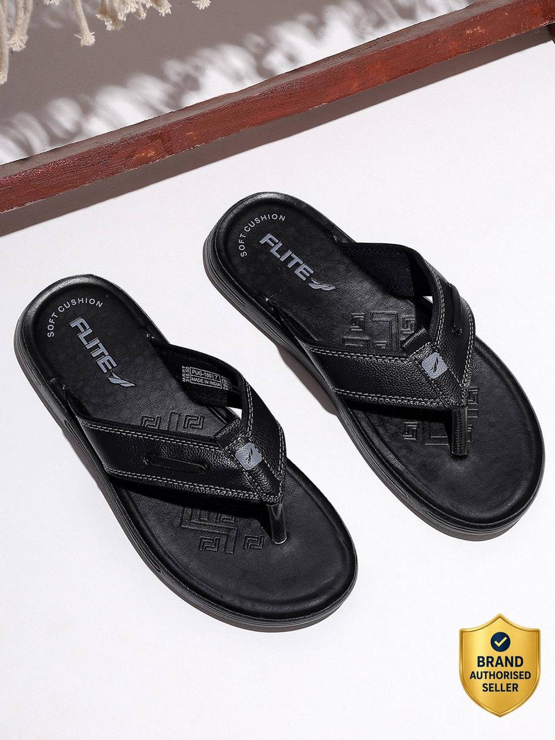 FLITE Men Black Flip Flops - Image 1