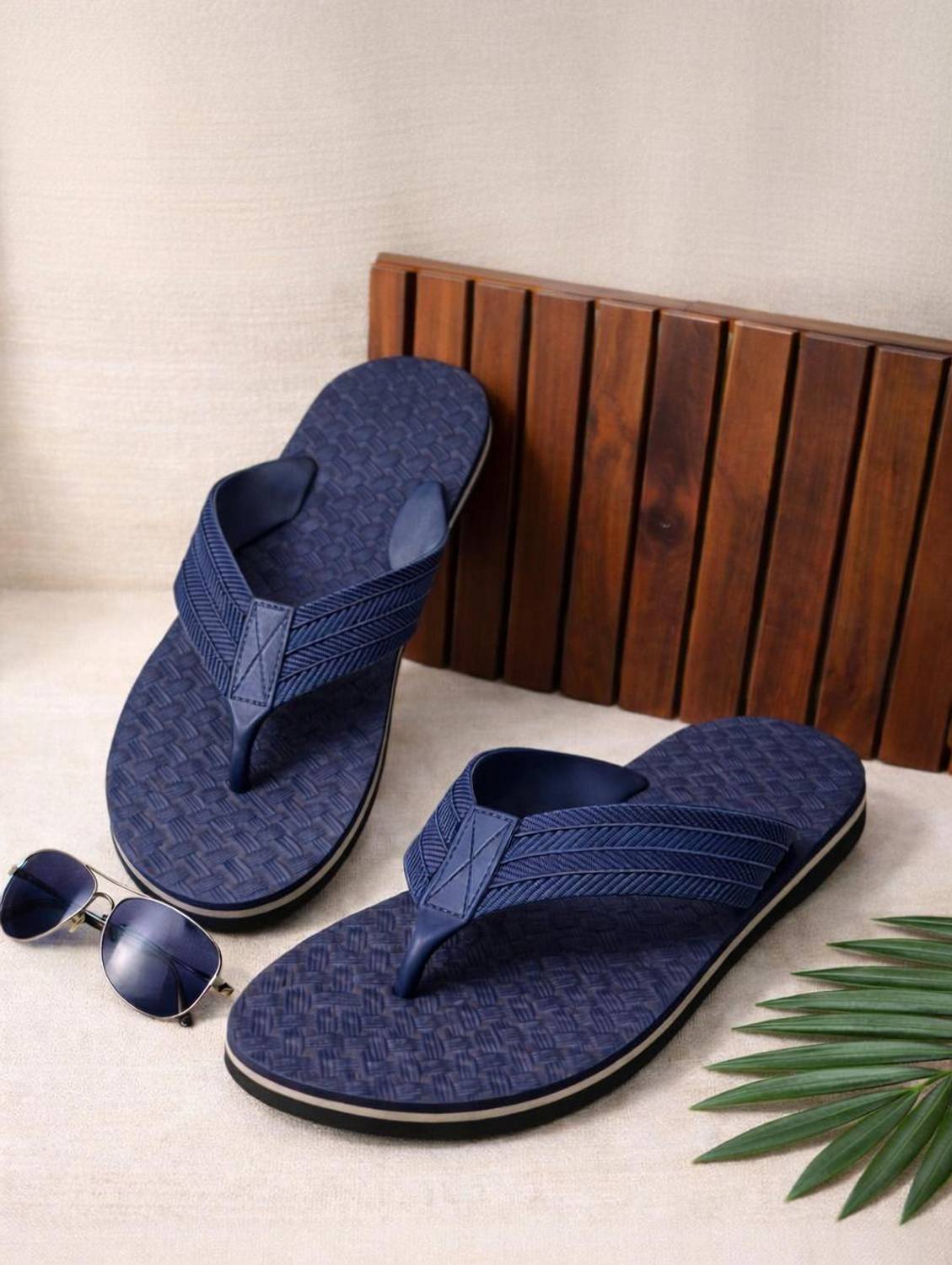 BreeZy Men Men's Textured Rubber Flip Flops Lightweight Casual Slippers for Daily Wear Flip Flops