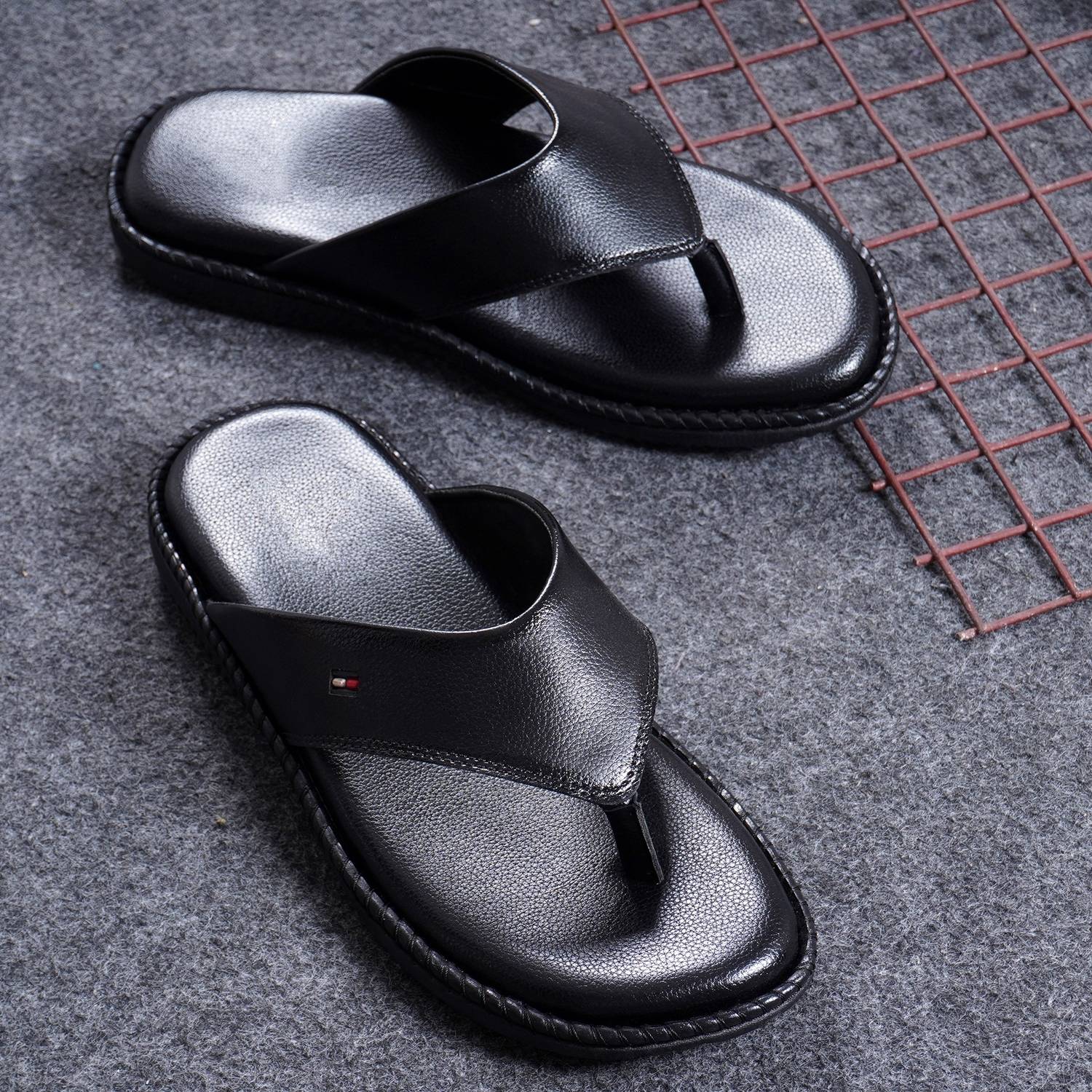 BANYY Men Black Flip Flops - Image 4