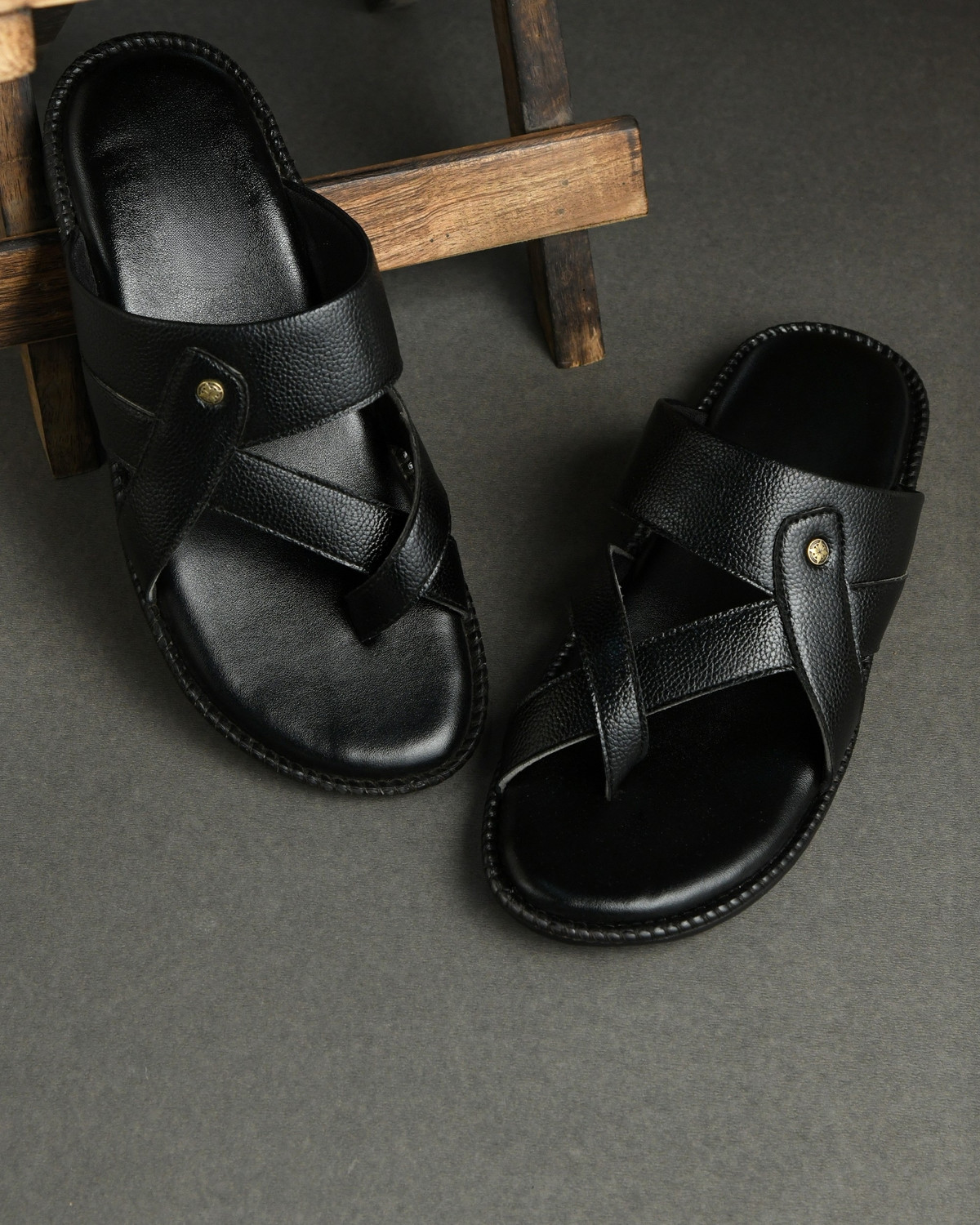 Image of STEPHORN Men Cushioned Toe-Ring Slip-On Faux Leather Slippers