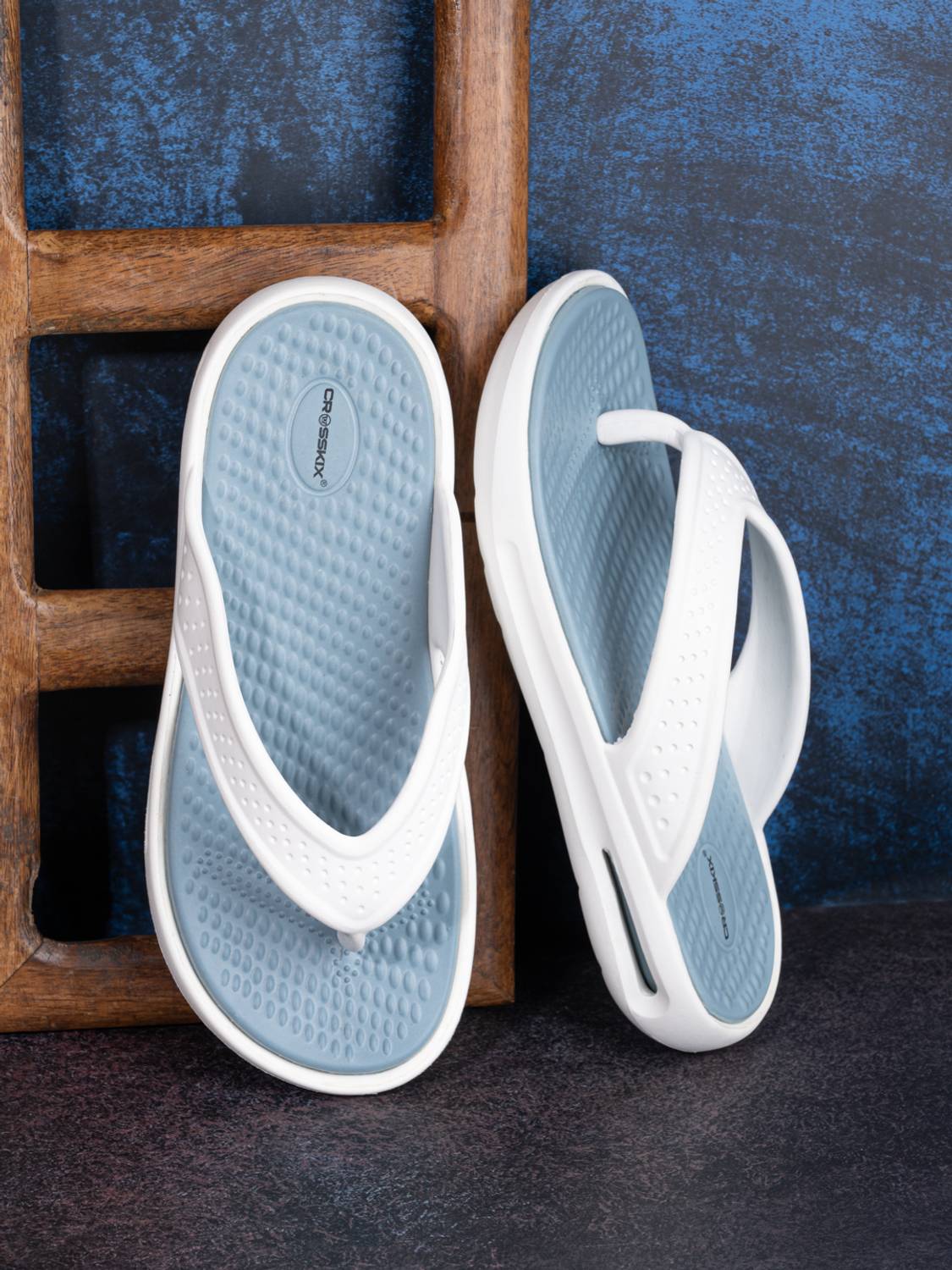 Crosskix Men Flip Flops - Image 1