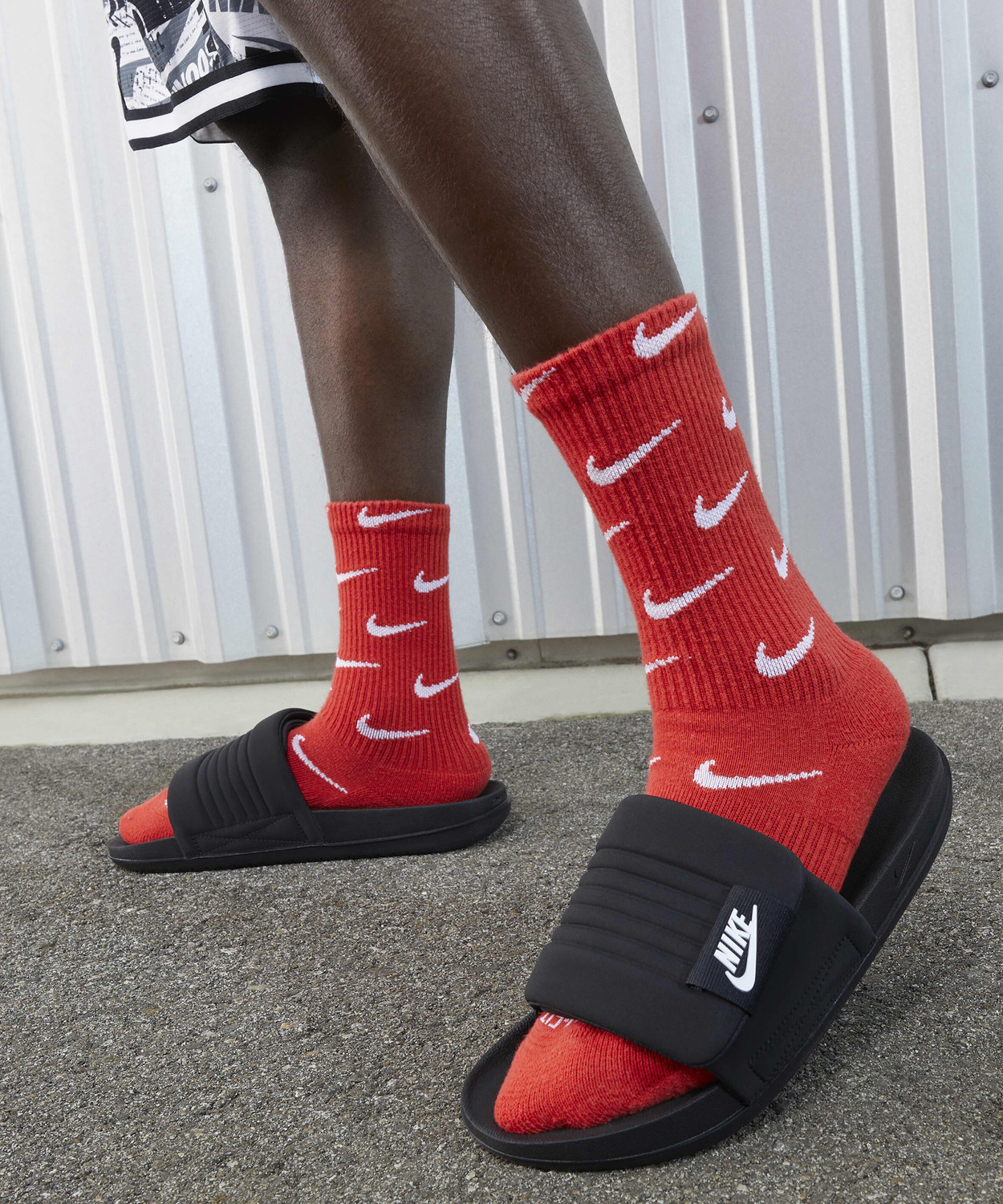 Image of NIKE Men NIKE OFFCOURT ADJUST SLIDE Slides