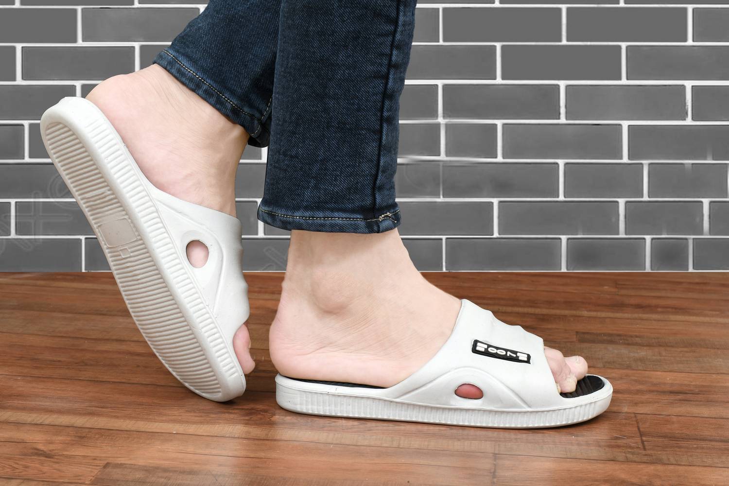 Wakefield Men Black Slippers - Image 4