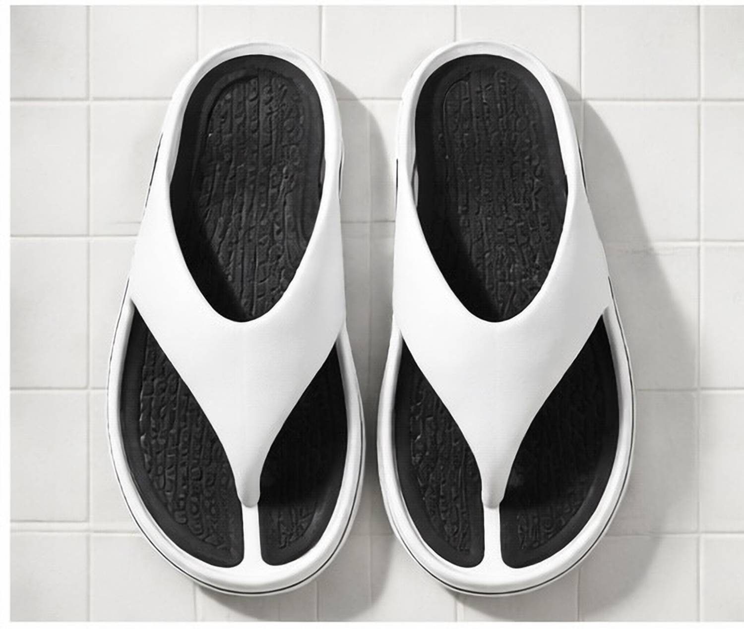 VOOLIO Men White Flip Flops - Image 2