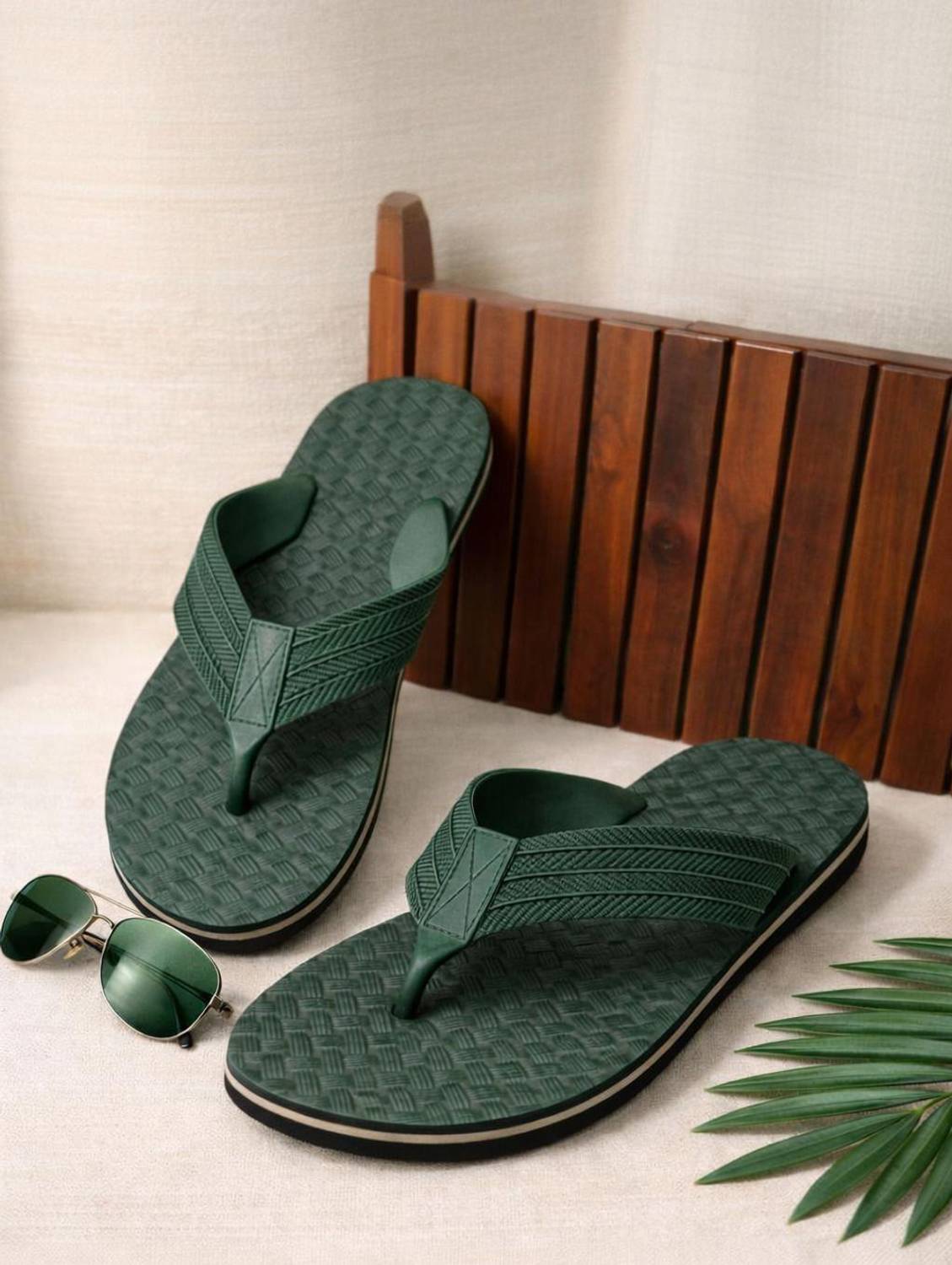 BreeZy Men Men's Textured Rubber Flip Flops Lightweight Casual Slippers for Daily Wear Flip Flops