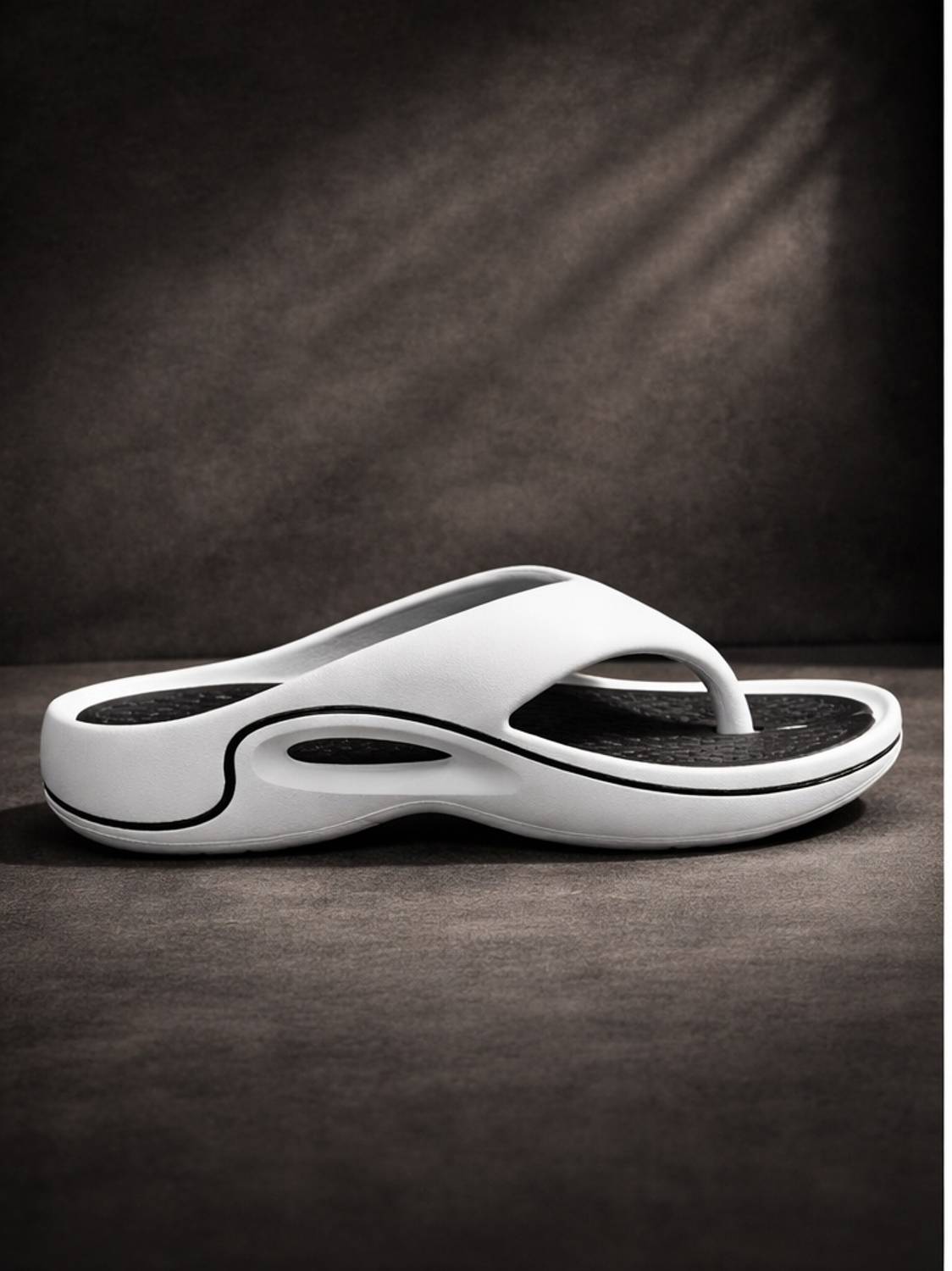 VOOLIO Men White Flip Flops - Image 3