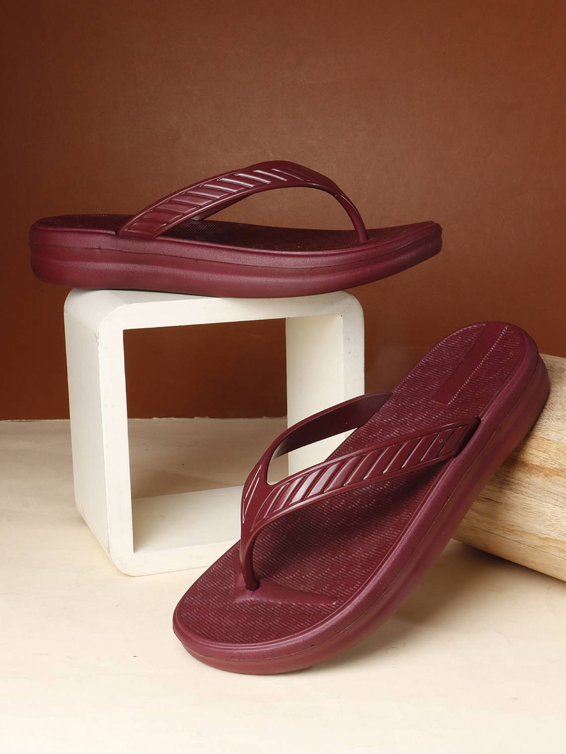 TWIN TOES Women Slippers