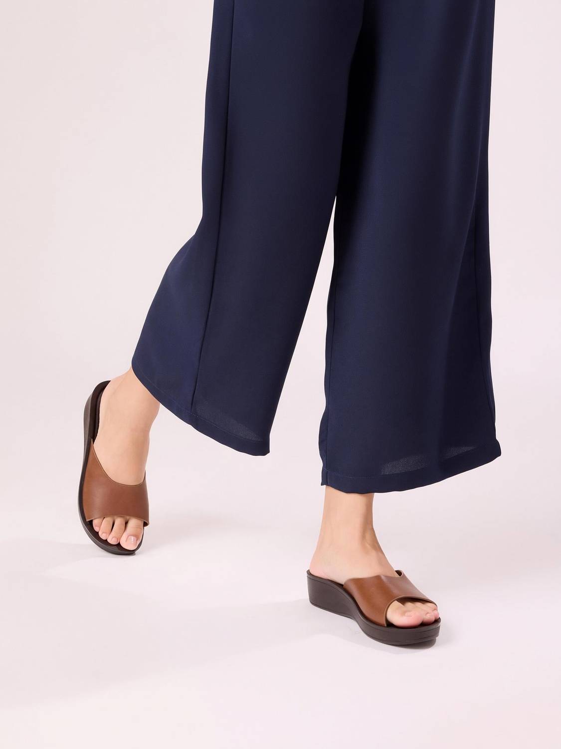 aerowalk Women Slippers