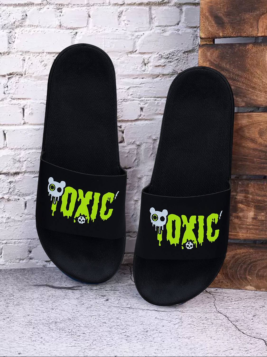 Tzen Men Green Flip Flops - Image 1