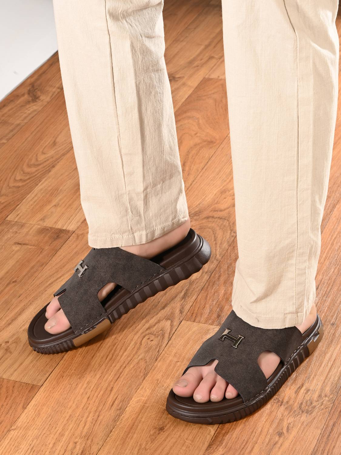 Layasa Men Brown Slides - Image 1