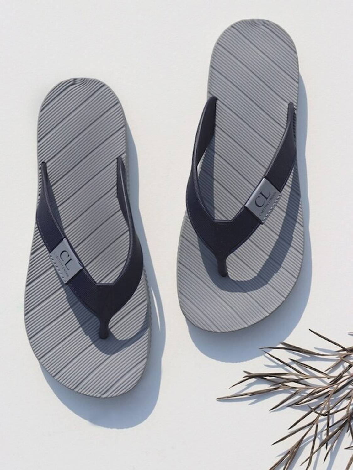 CARLTON LONDON Women Women's Comfort Textured Sole Thong Slippers Flip Flops