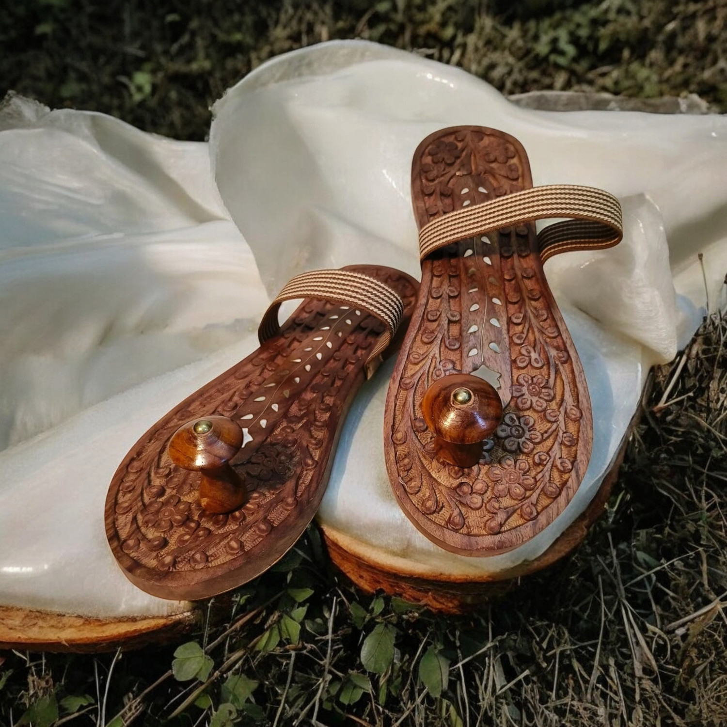 Image of wooden cave Men Flip Flops