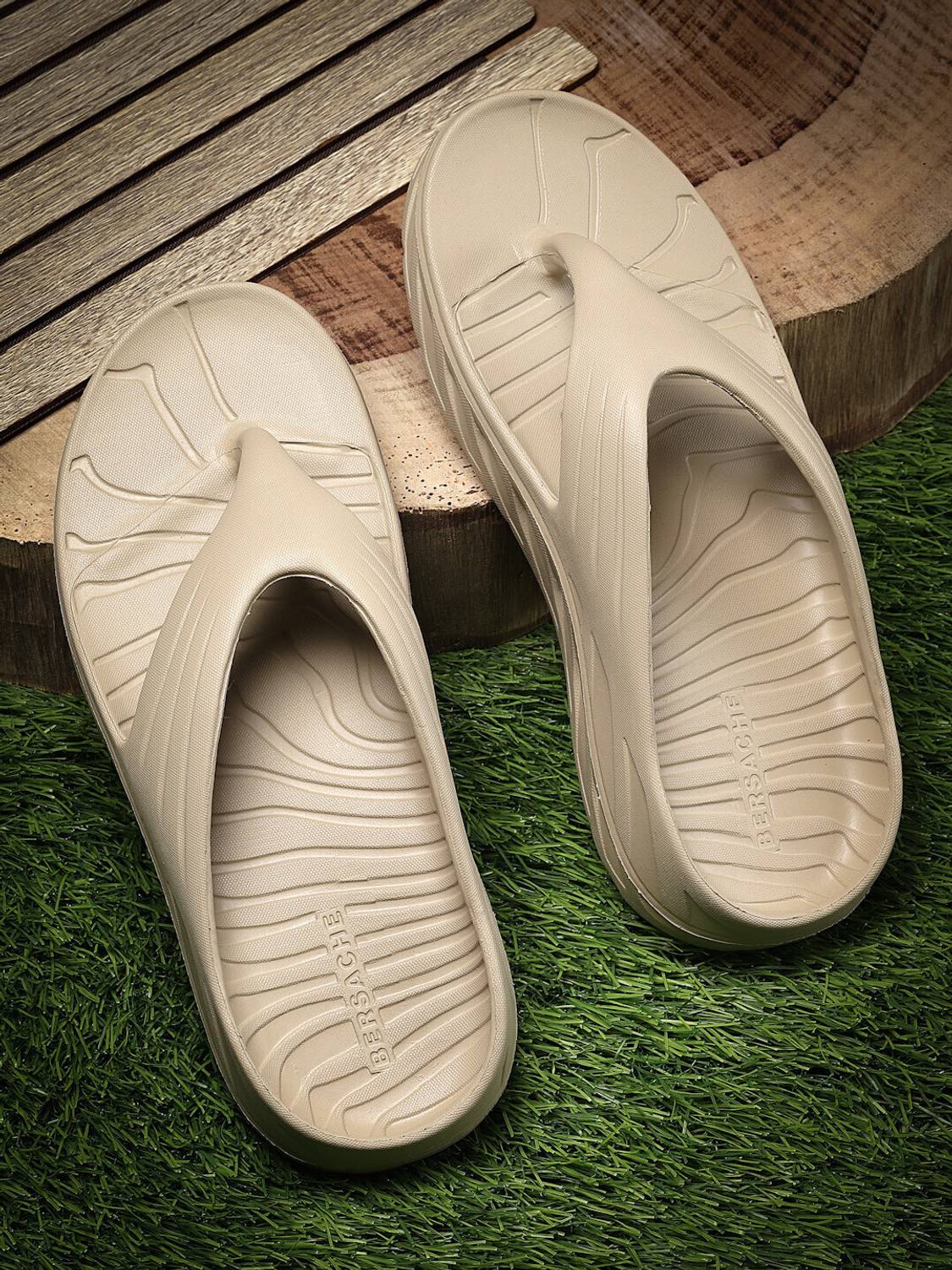 BERSACHE Men Beige Flip Flops - Image 1