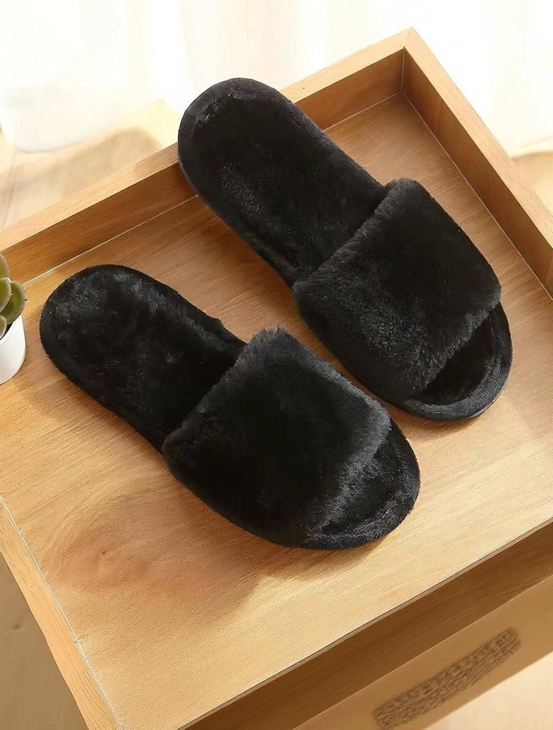 WOLVESDEN Women Slippers