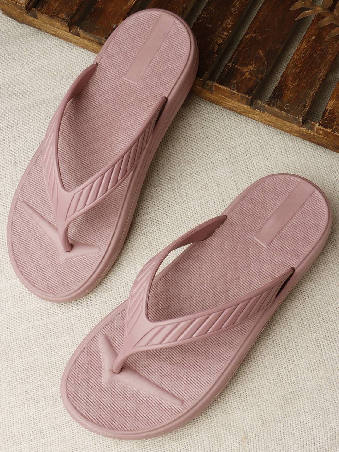 TWIN TOES Women Slippers