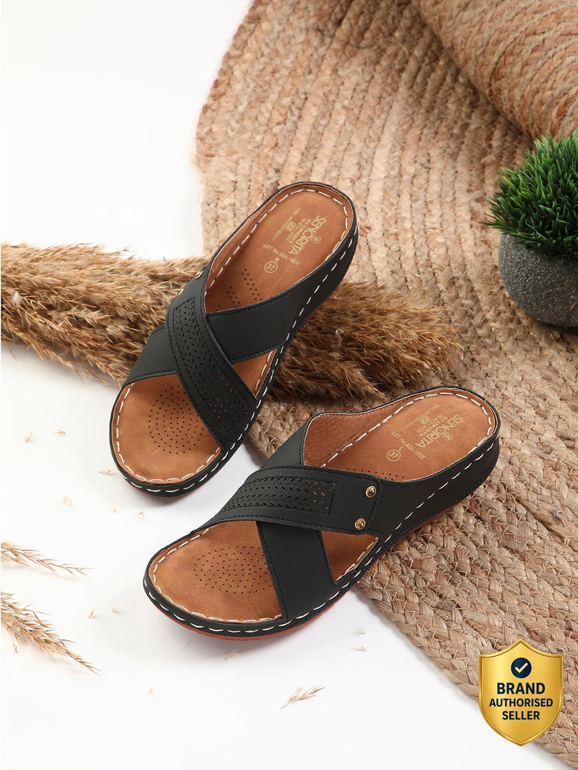 Image of LIBERTY Women Slippers (Black, 4)