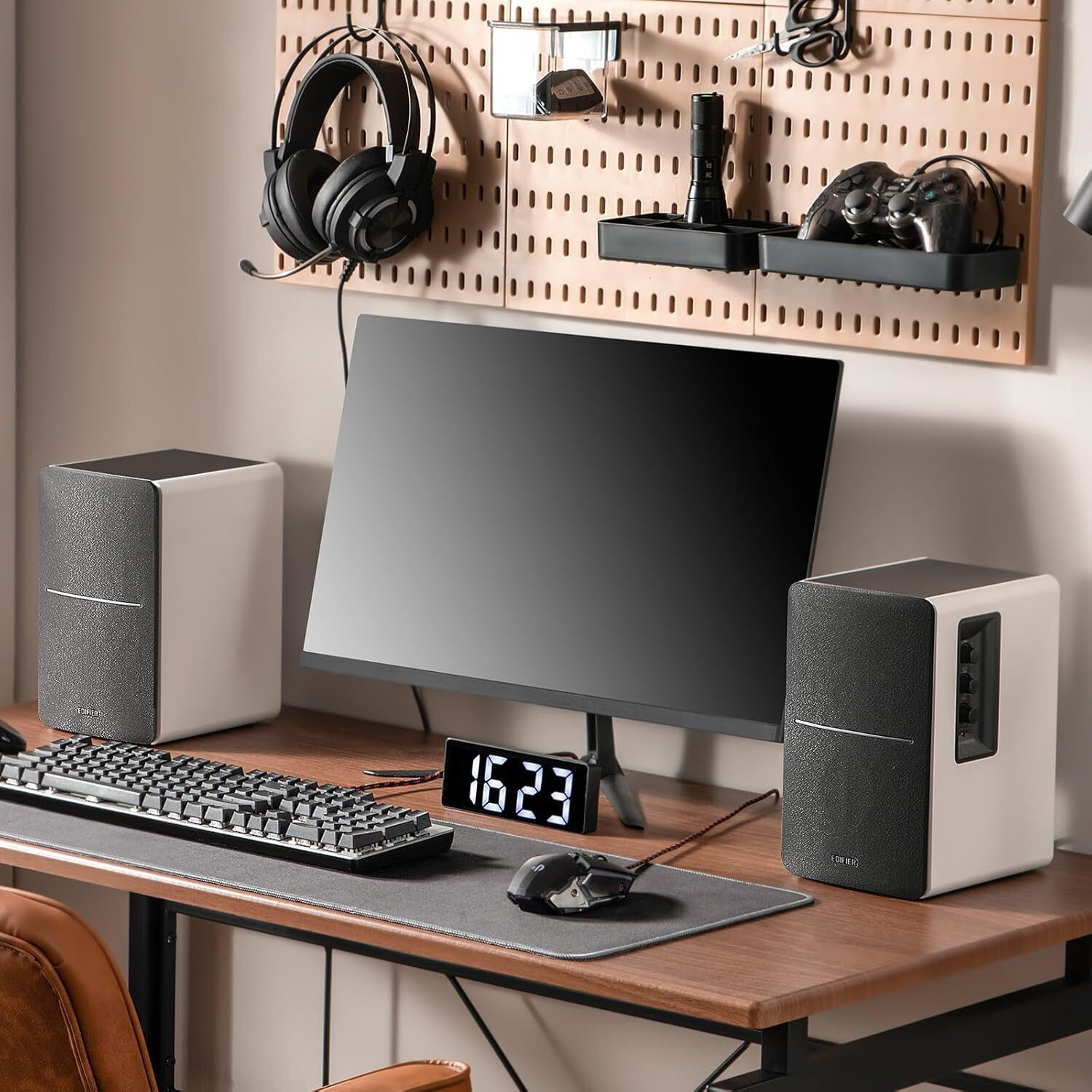 Image of Edifier R1280DB Bluetooth Wireless 2.0 Book Shelf Speakers 42 Watts 42 W Bluetooth Home Audio Speaker