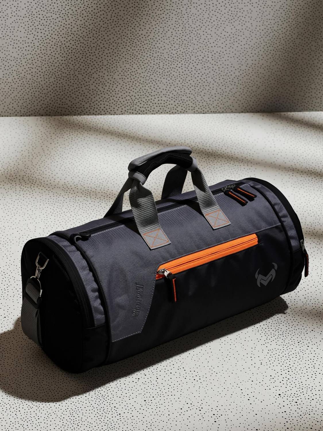 MONVELLI Gym Bag - Image 3