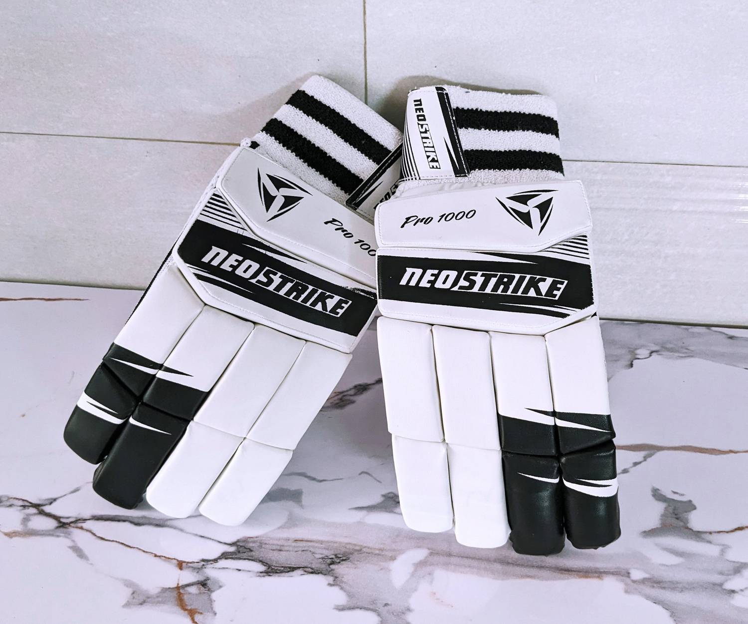 Neo Strike Pro 1000 Batting Gloves White - Image 4